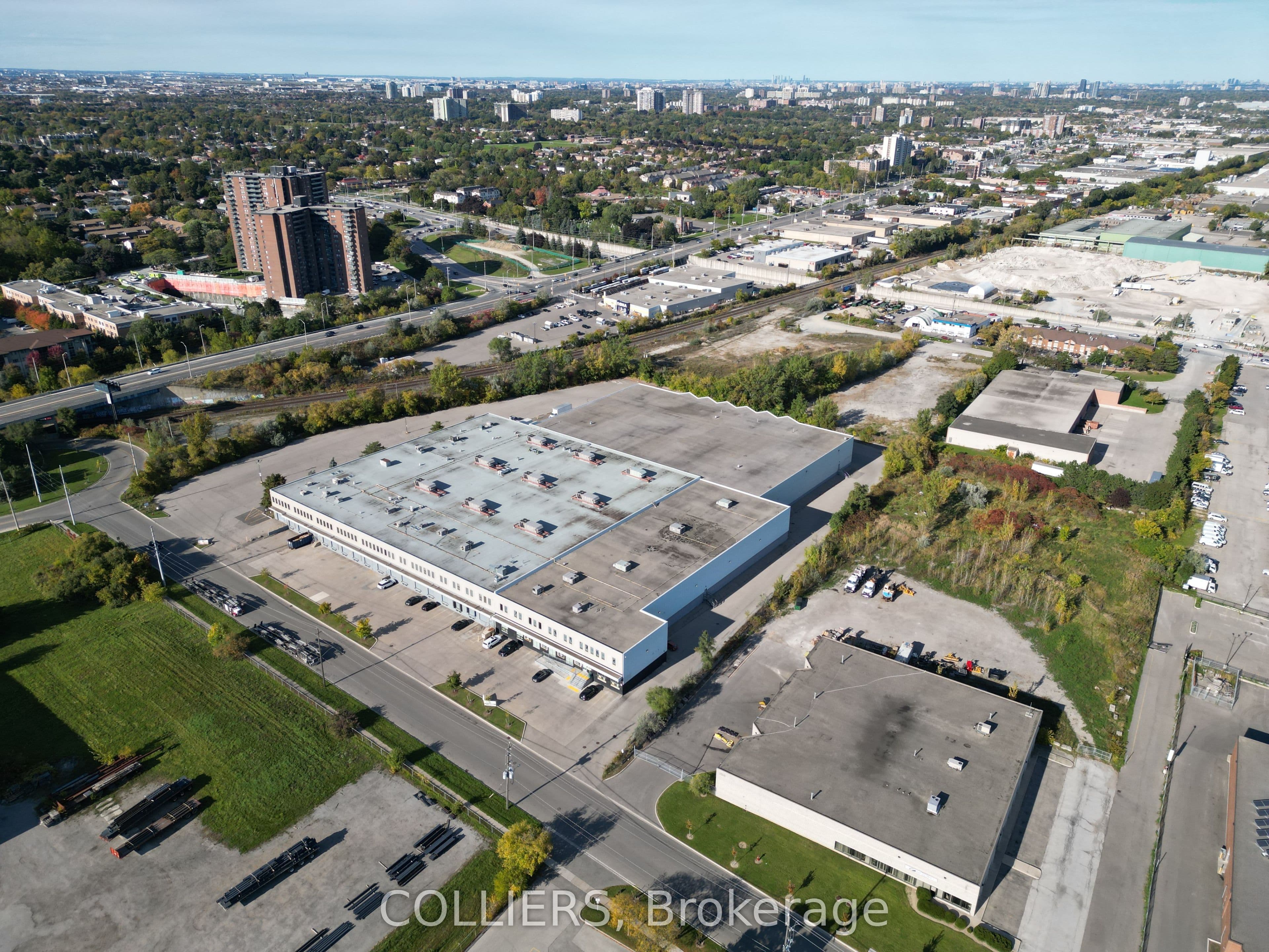 560 Hensall Circle, Mississauga, ON L5A 1Y1