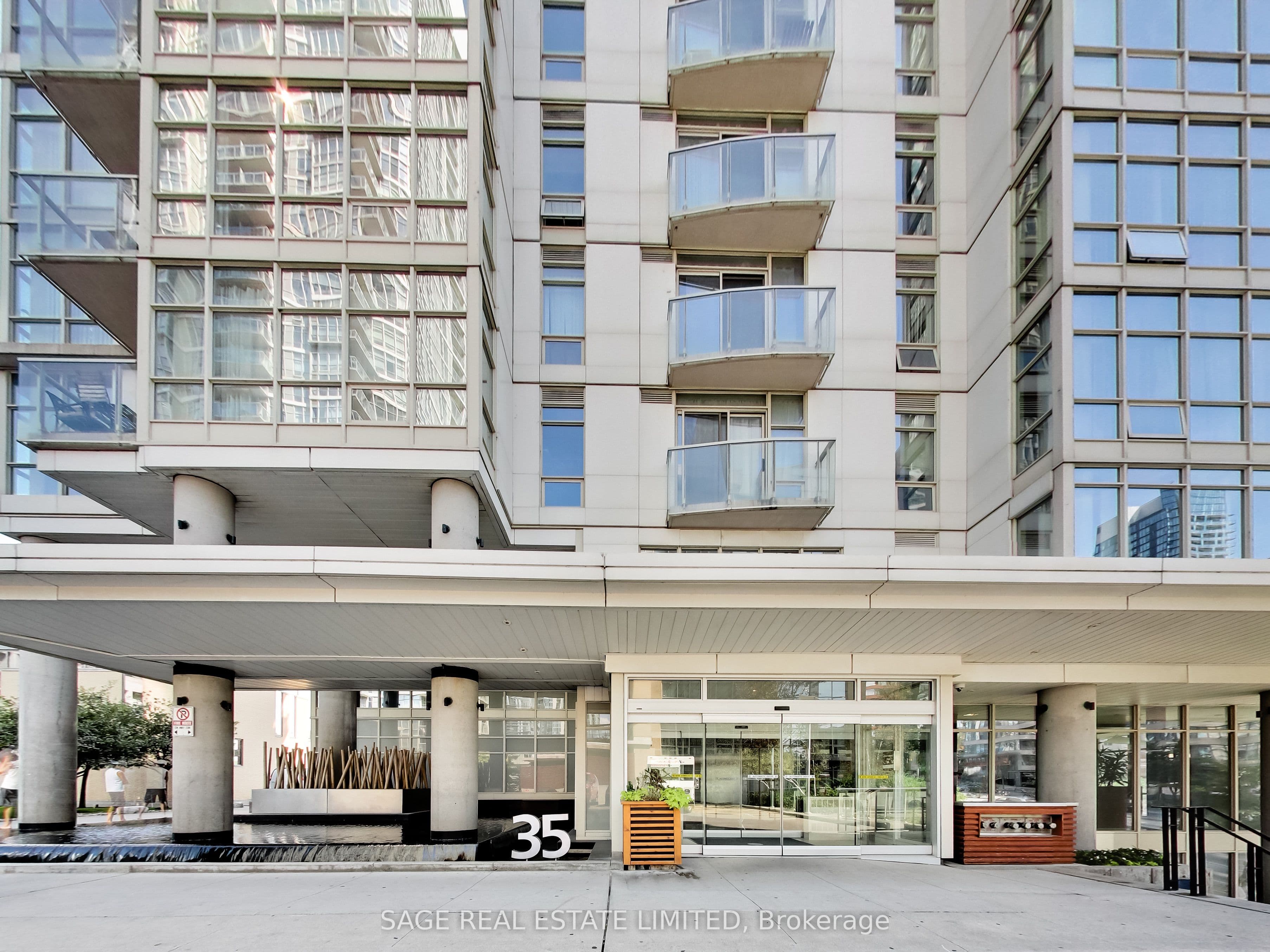 35 Mariner Terrace 3707, Toronto, ON M5V 3V9