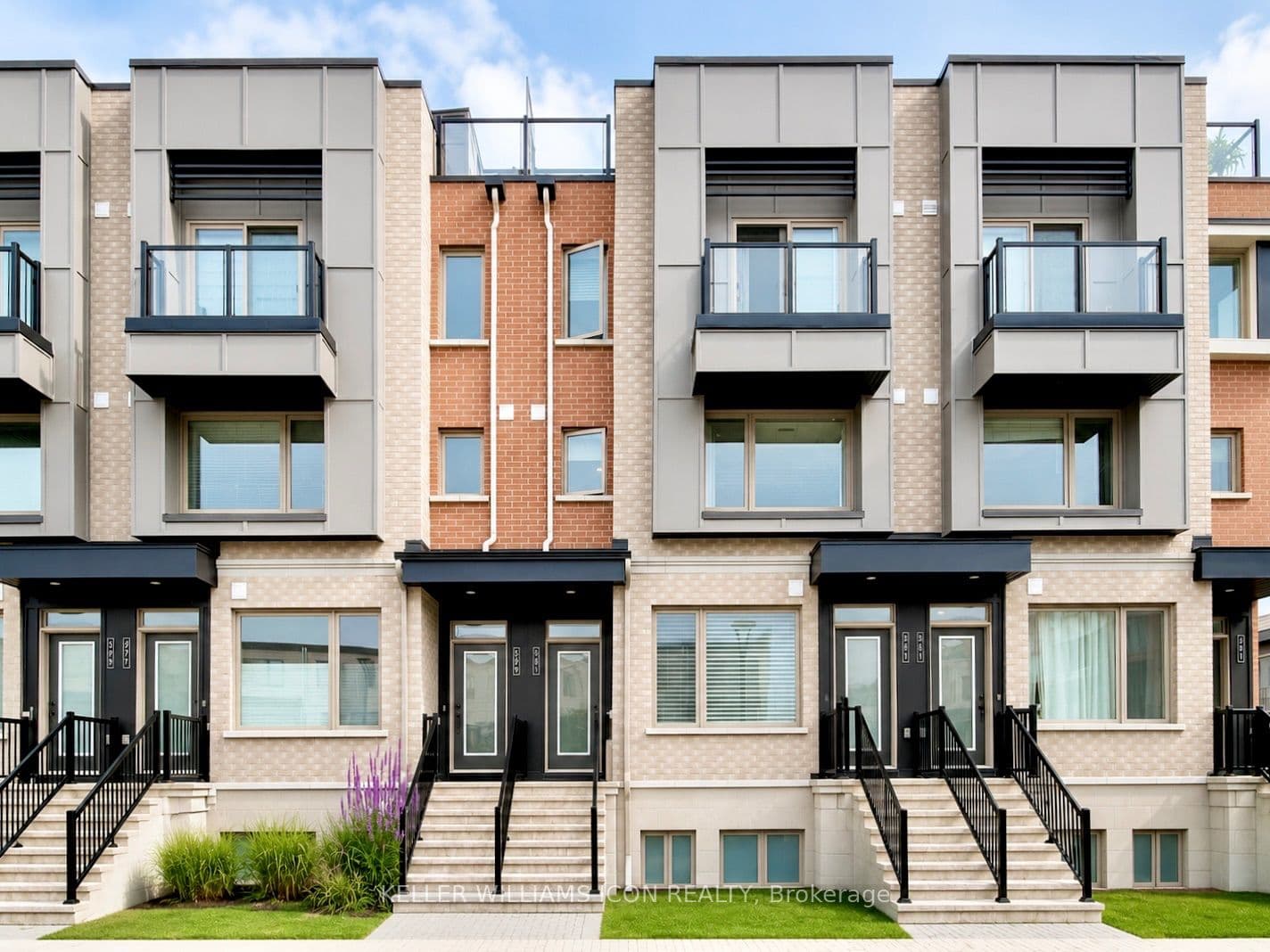 581 Ozawa Private, Manor Park - Cardinal Glen and Area, ON K1K 4Z9
