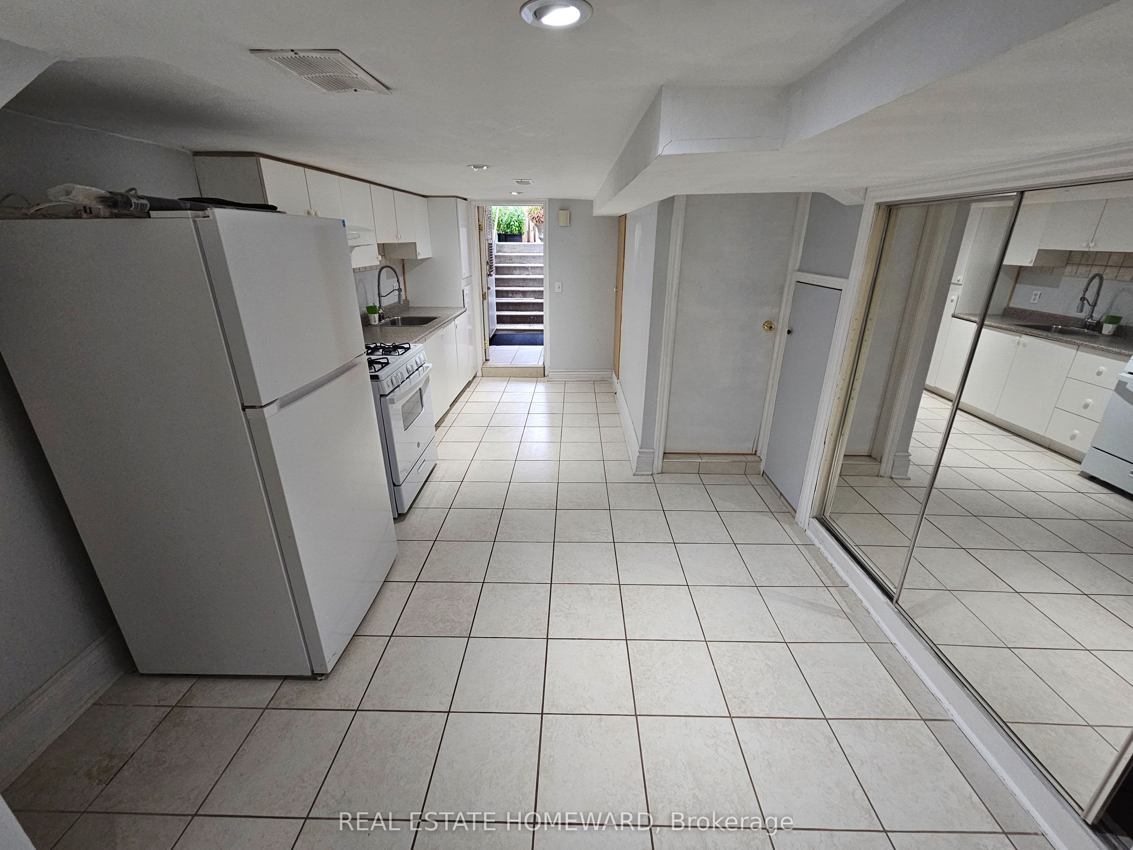 19 Keystone Avenue Lower level, Toronto, ON M4C 1G9