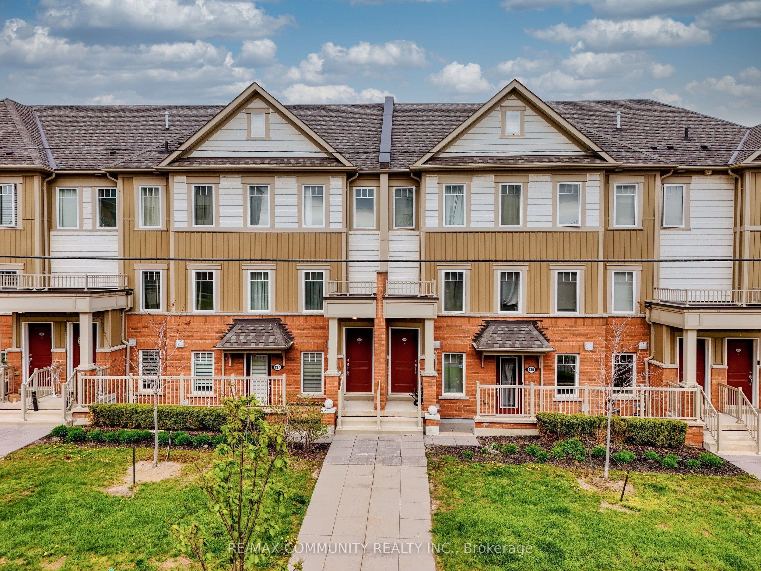 2500 Hill Rise Court 128, Oshawa, ON L1L 0M6