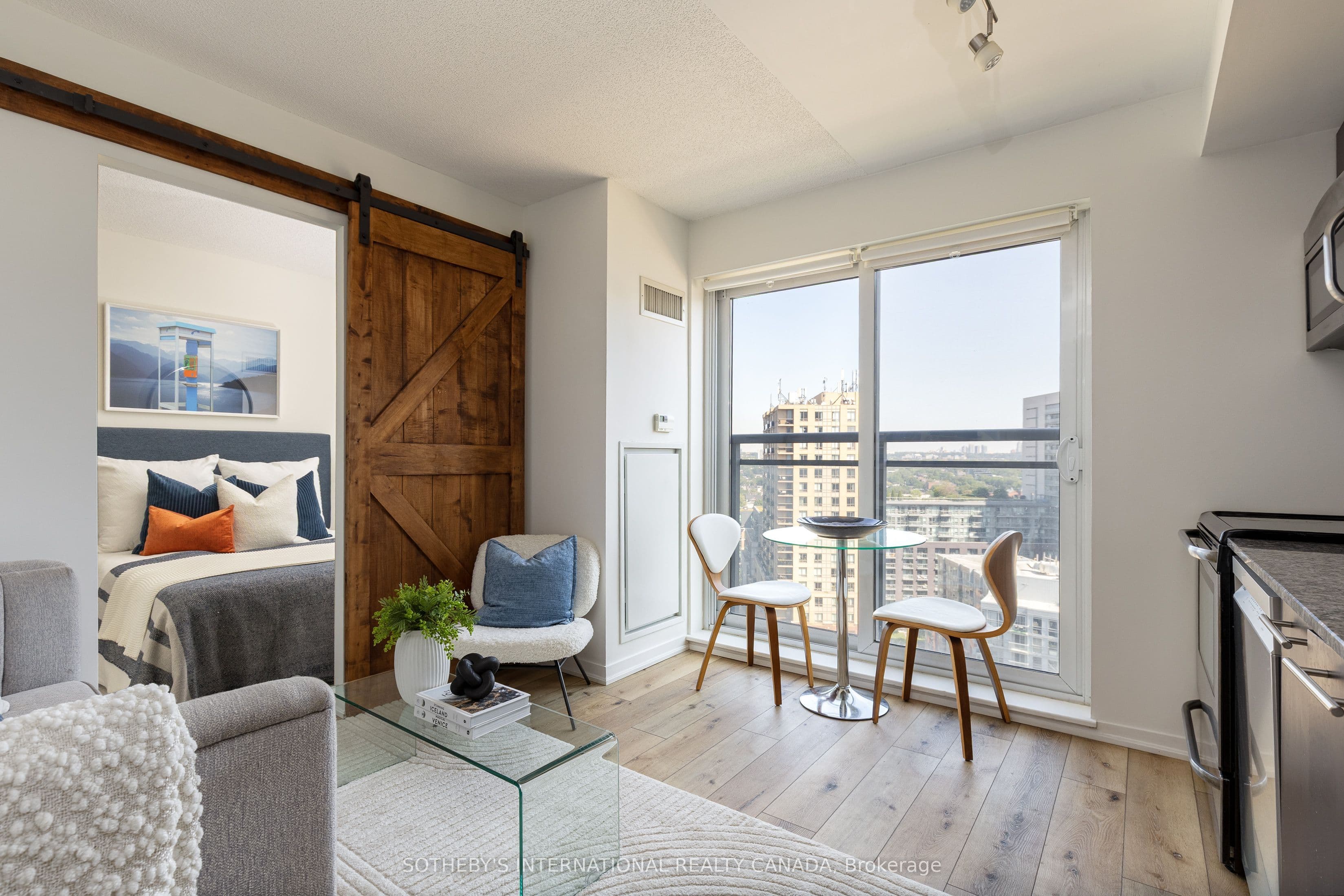 38 Joe Shuster Way 1619, Toronto, ON M6K 0A5
