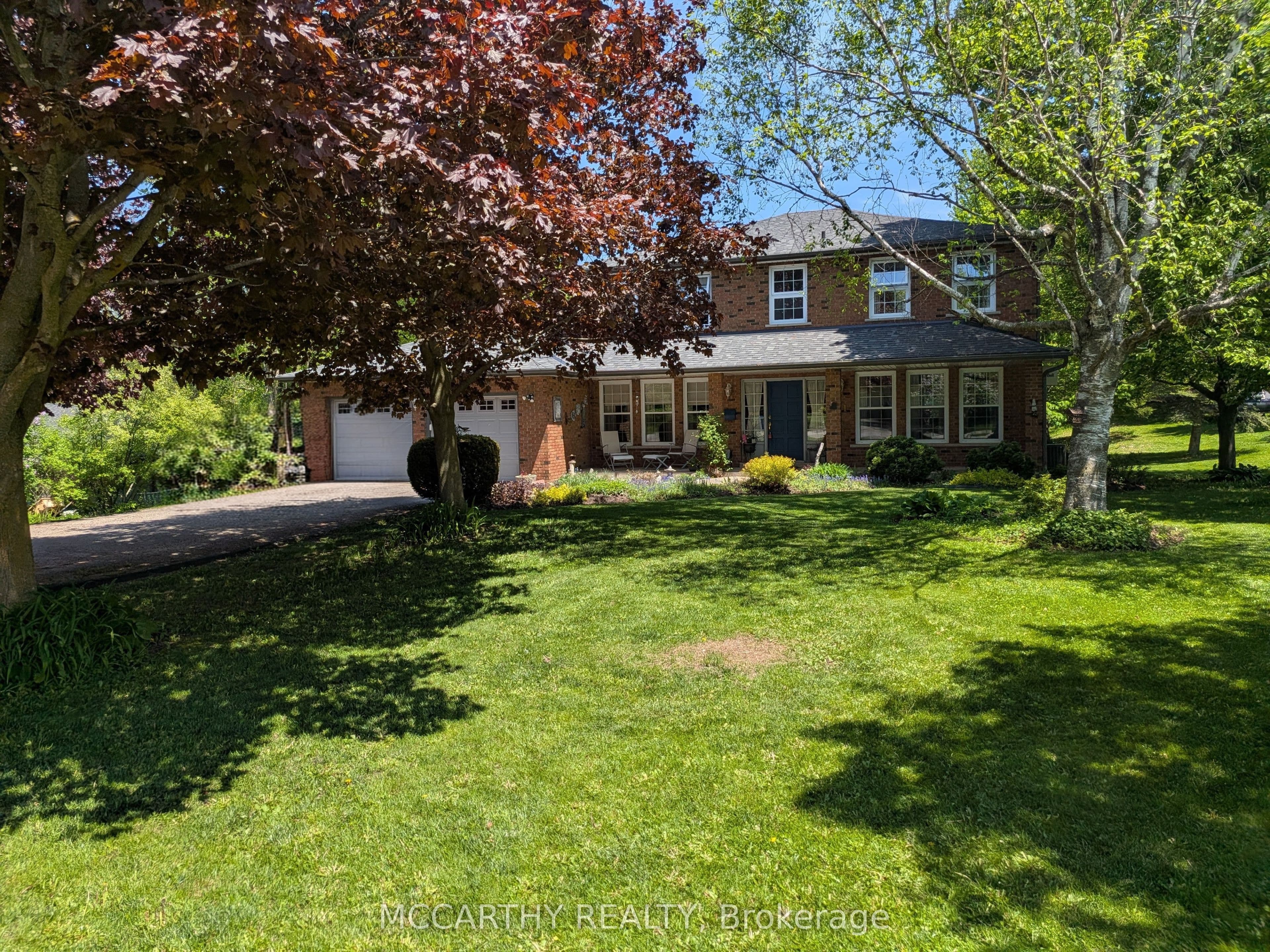 11 Lynda Avenue, Mono, ON L9W 1Z4