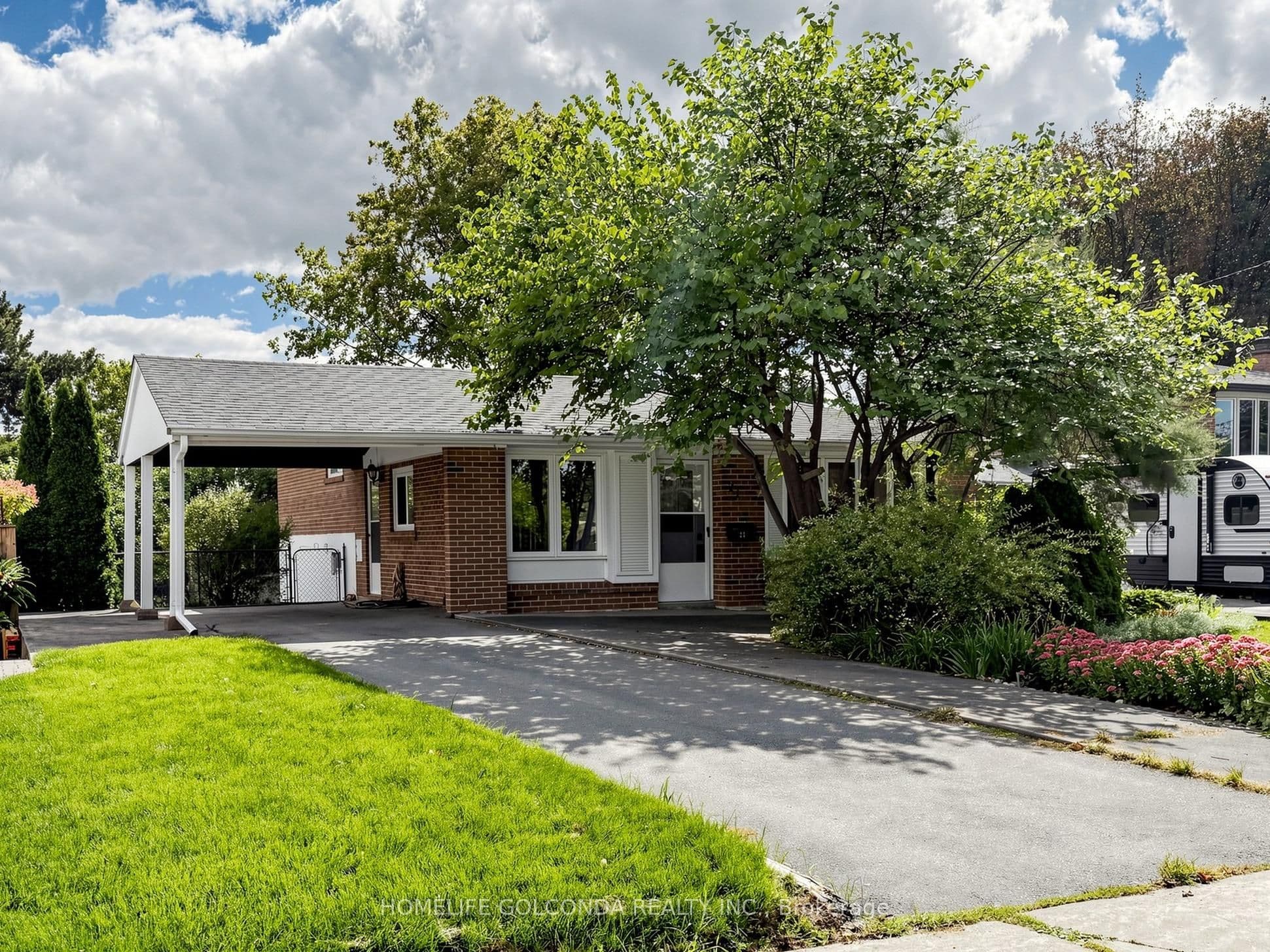 21 Grove Park Crescent, Toronto, ON M2J 2C7