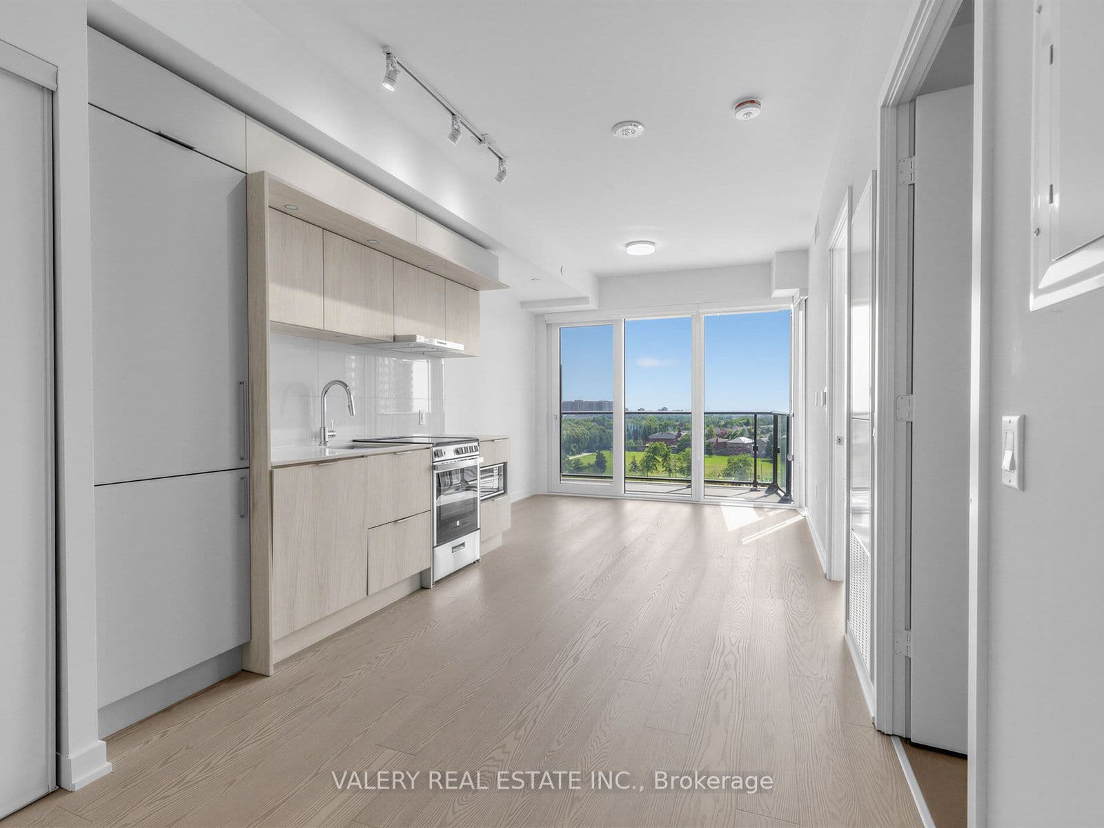 448 Burnhamthorpe Road W 516, Mississauga, ON L5B 0R4