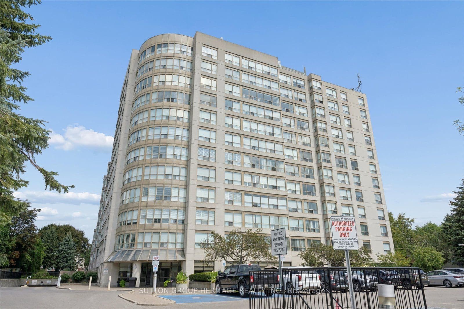 712 Rossland Road E 615, Whitby, ON L1N 9E8