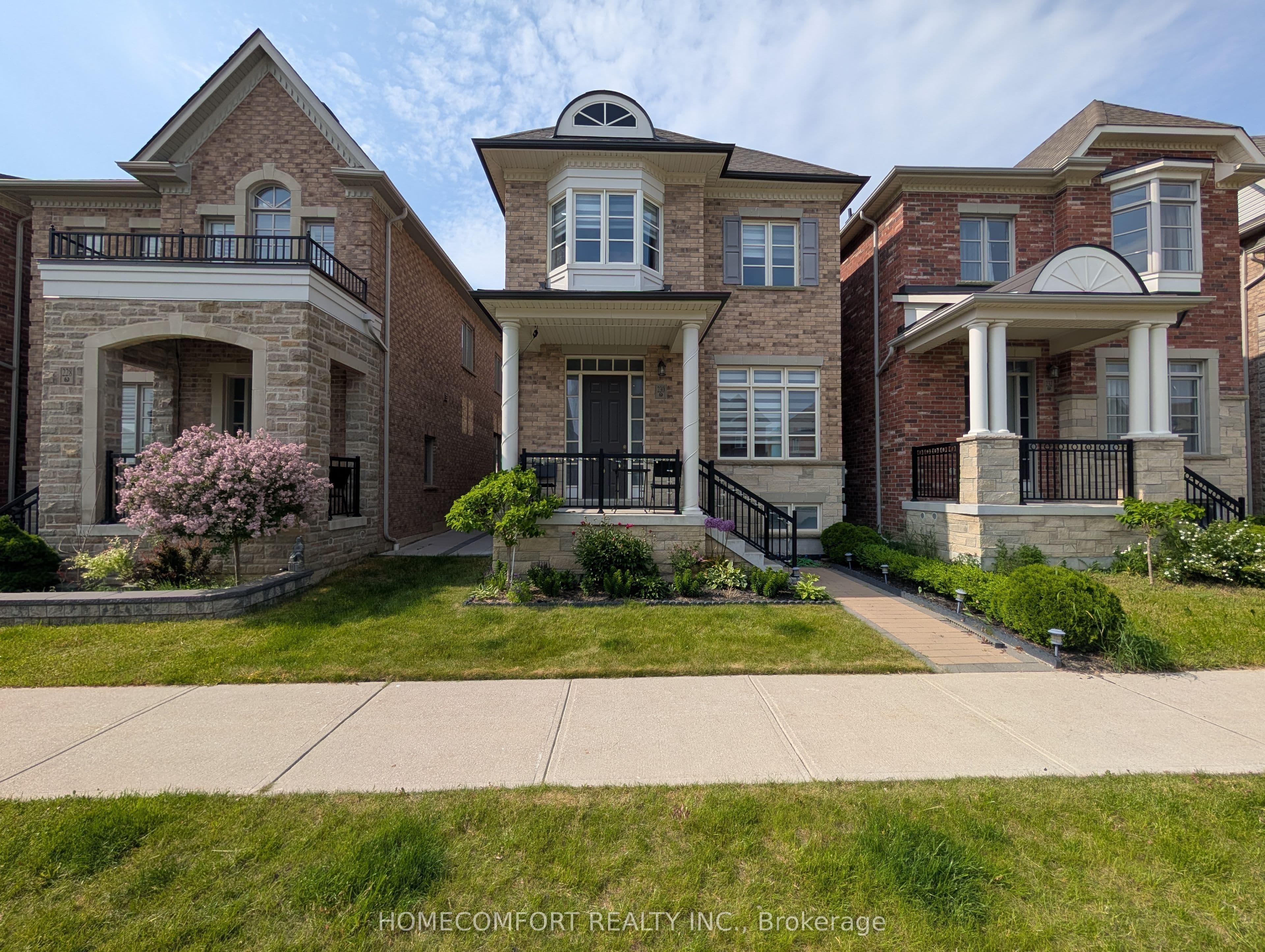 230 Paradelle Drive, Richmond Hill, ON L4E 0E4