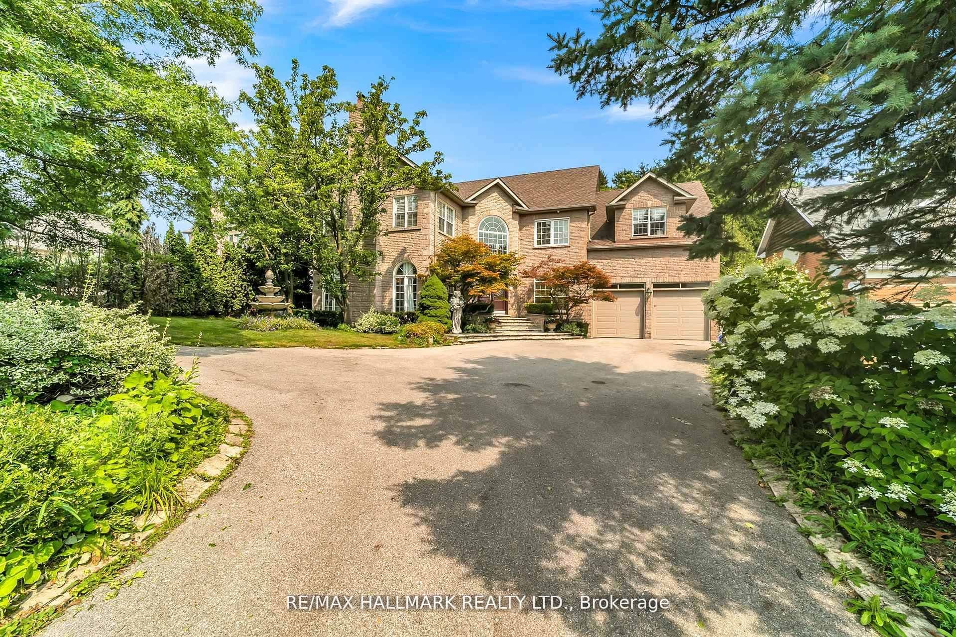 384 W Kennedy Street W, Aurora, ON L4G 5M6