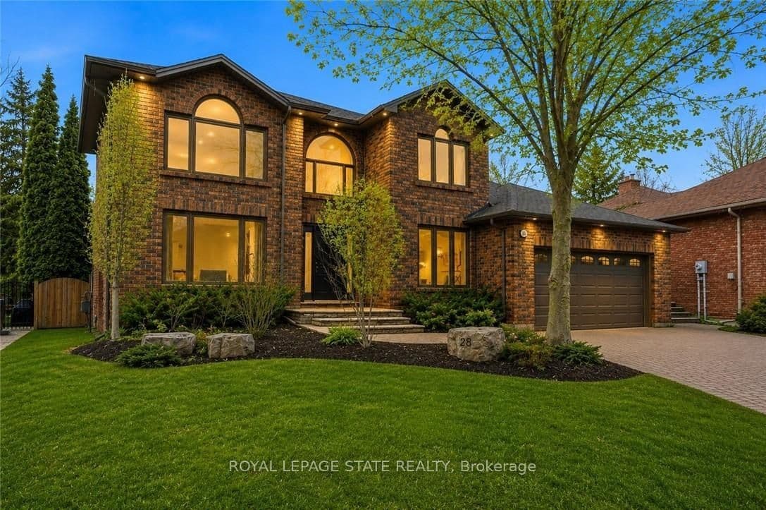 28 DEERVIEW Avenue, Hamilton, ON L9G 4R8