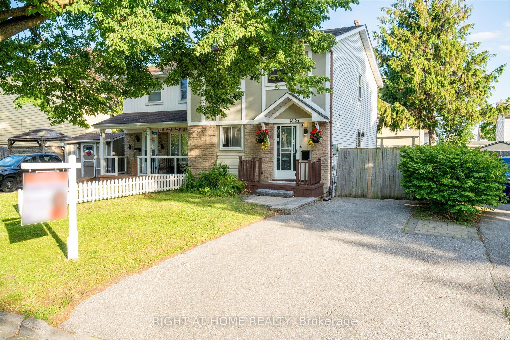 1306 Fenelon Crescent, Oshawa, ON L1J 6G1