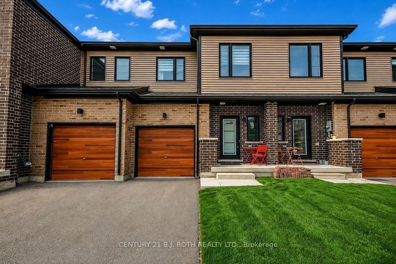 35 Pumpkin Corner Crescent, Barrie, ON L9J 0T5
