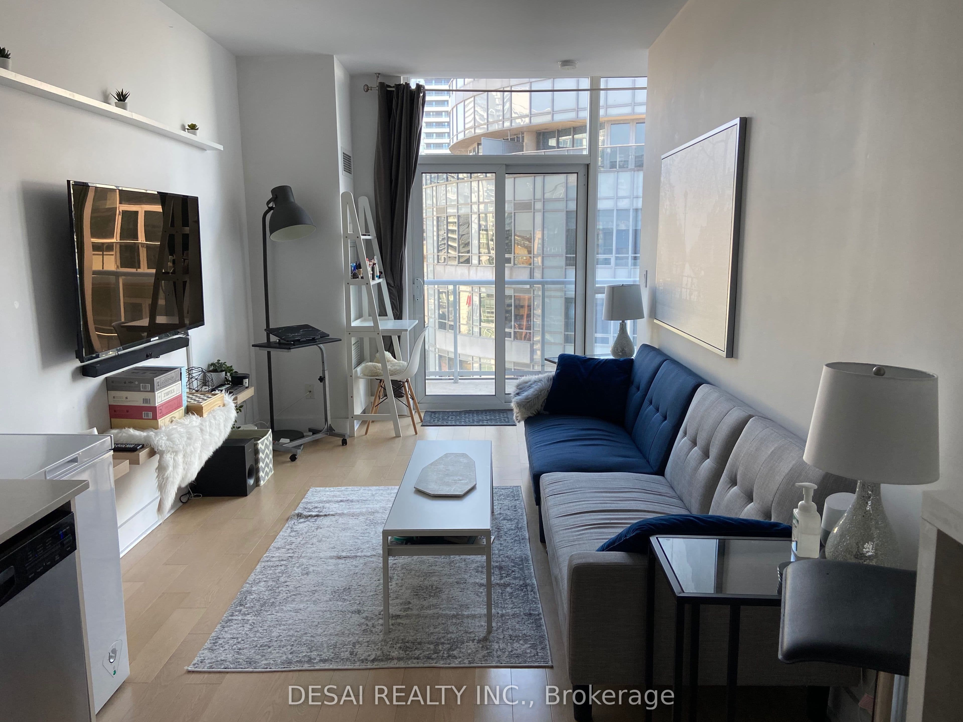 352 Front Street W 2321, Toronto, ON M5V 0K3