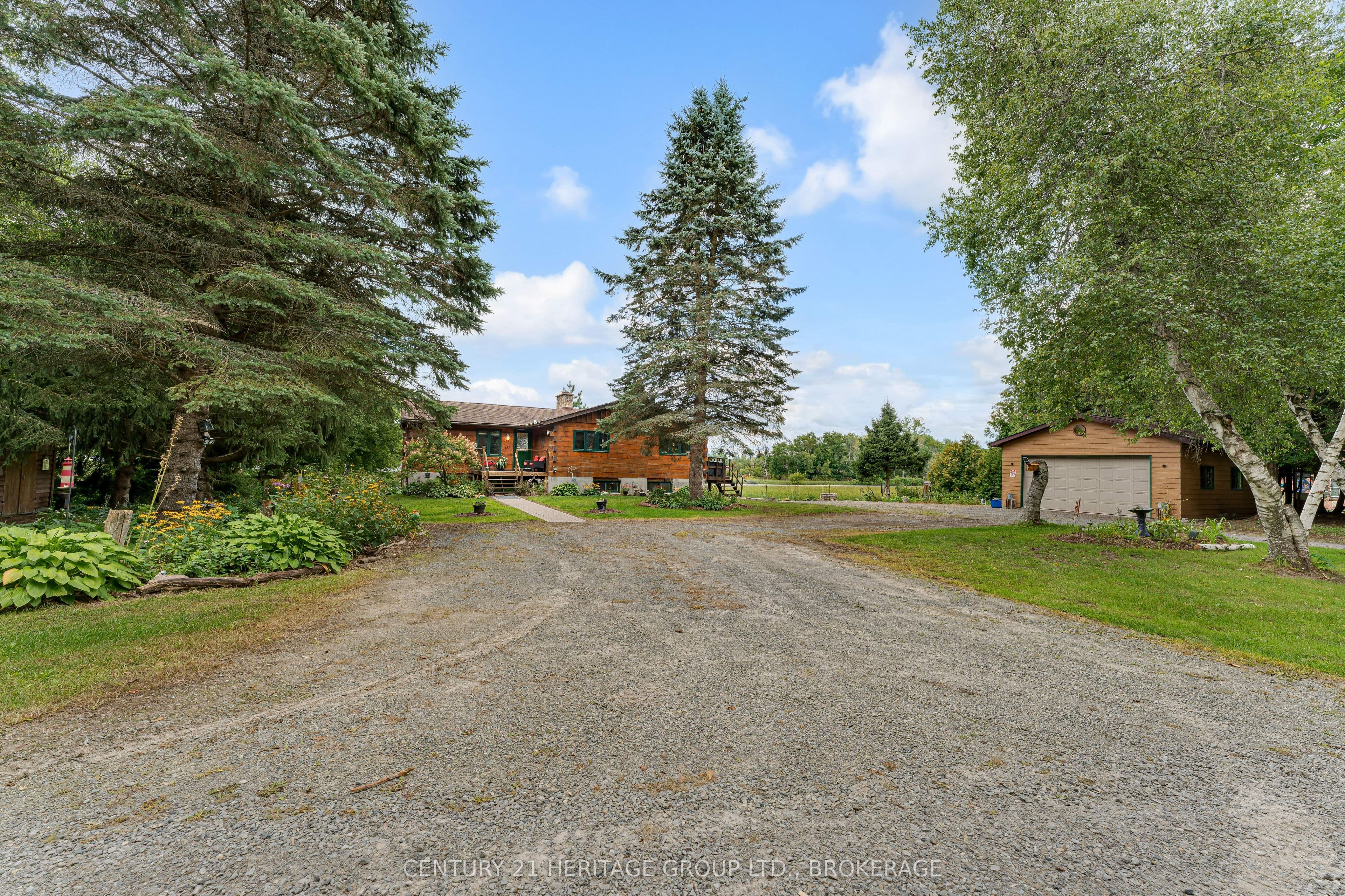 137 Old River Road W, Leeds and the Thousand Islands, ON K0E 1R0
