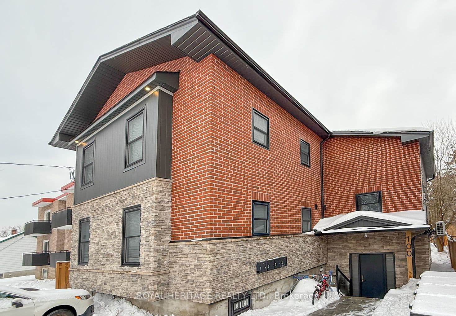 100 Cromwell Avenue, Oshawa, ON L1J 4T6