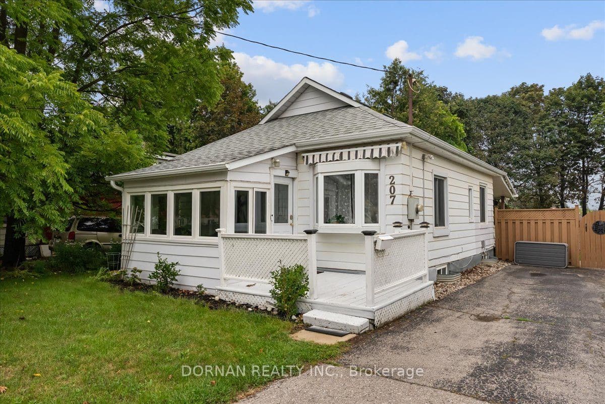 207 Verdun Road, Oshawa, ON L1H 5T1