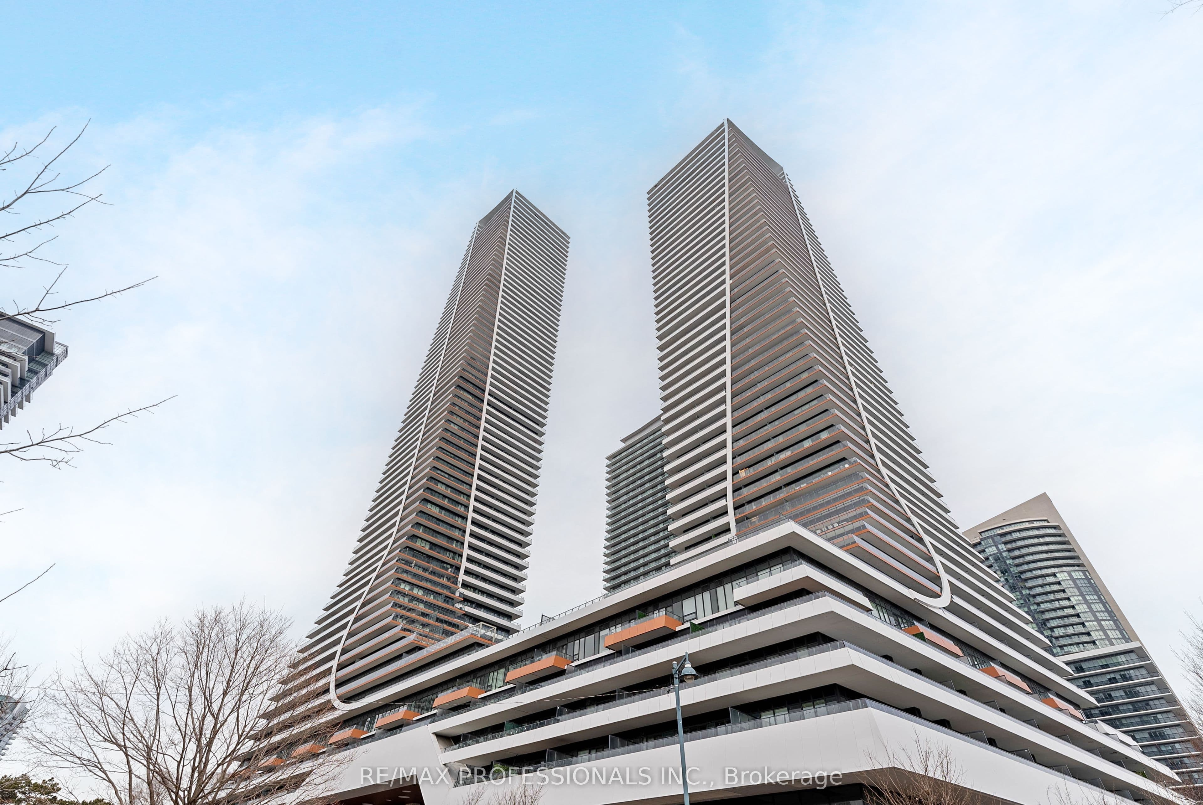 30 Shore Breeze Drive 1614, Toronto, ON M8V 0J1
