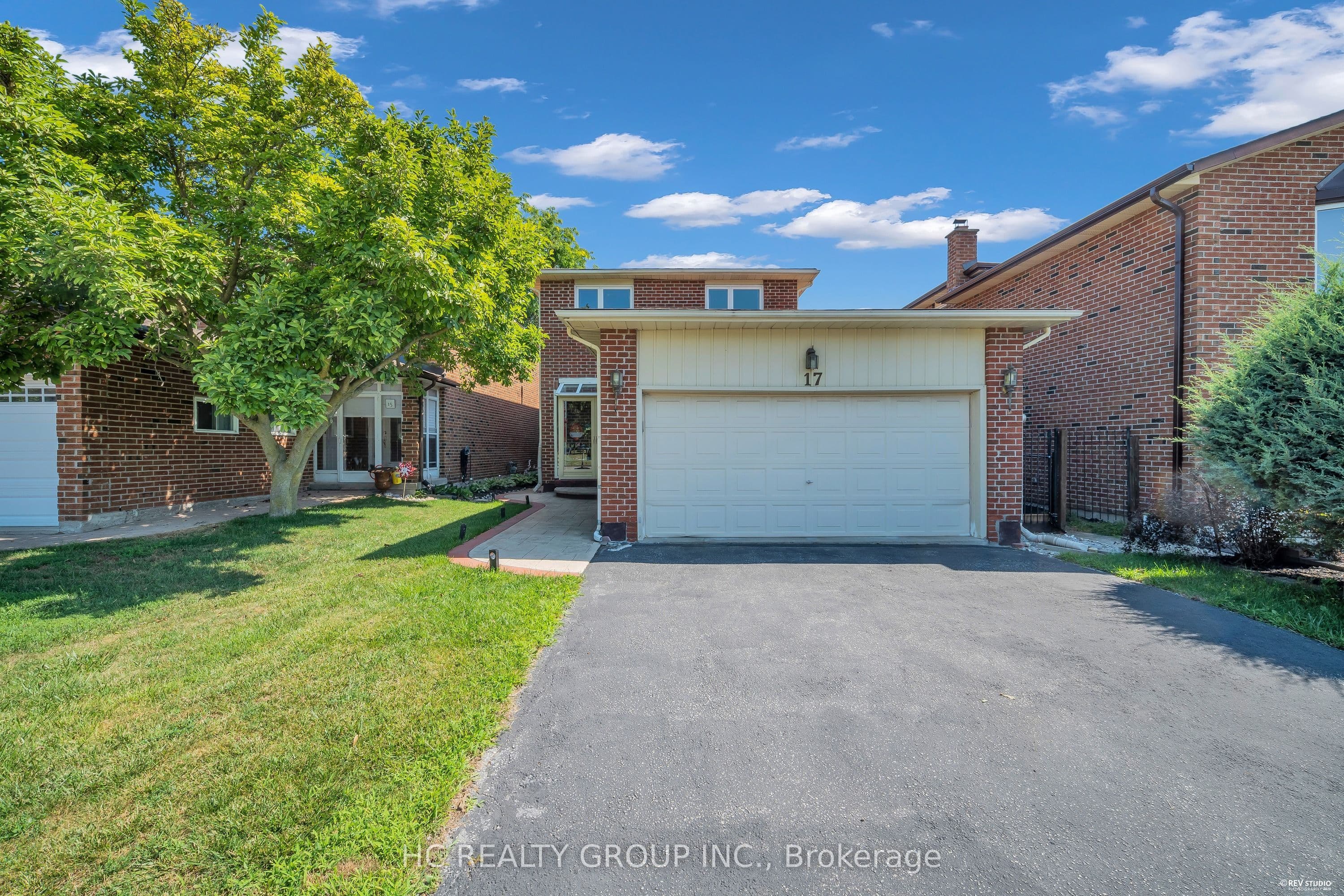 17 Pugsley Avenue, Richmond Hill, ON L4C 8B6