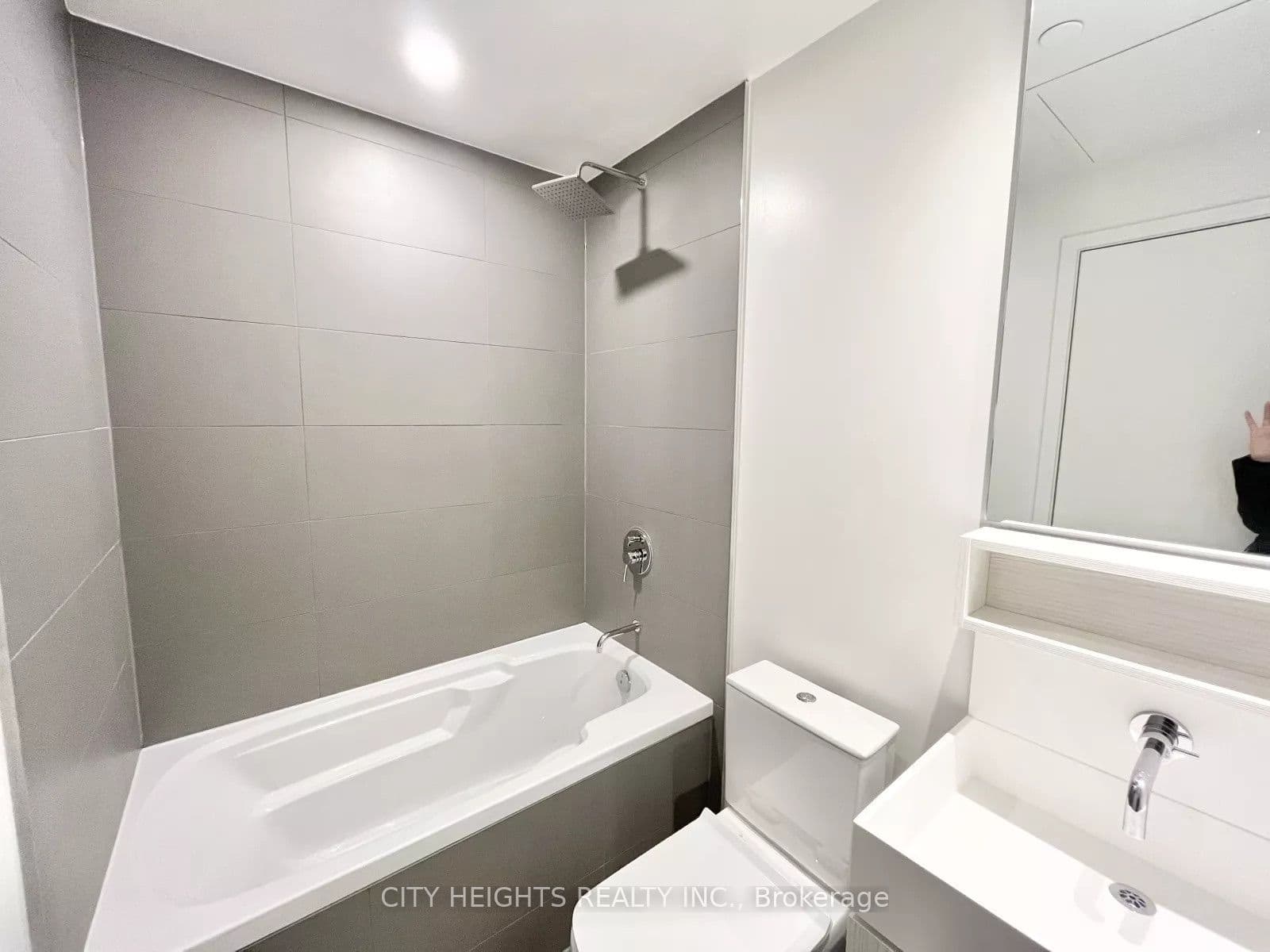 8 Hillsdale Avenue E 924, Toronto, ON M4S 0B2