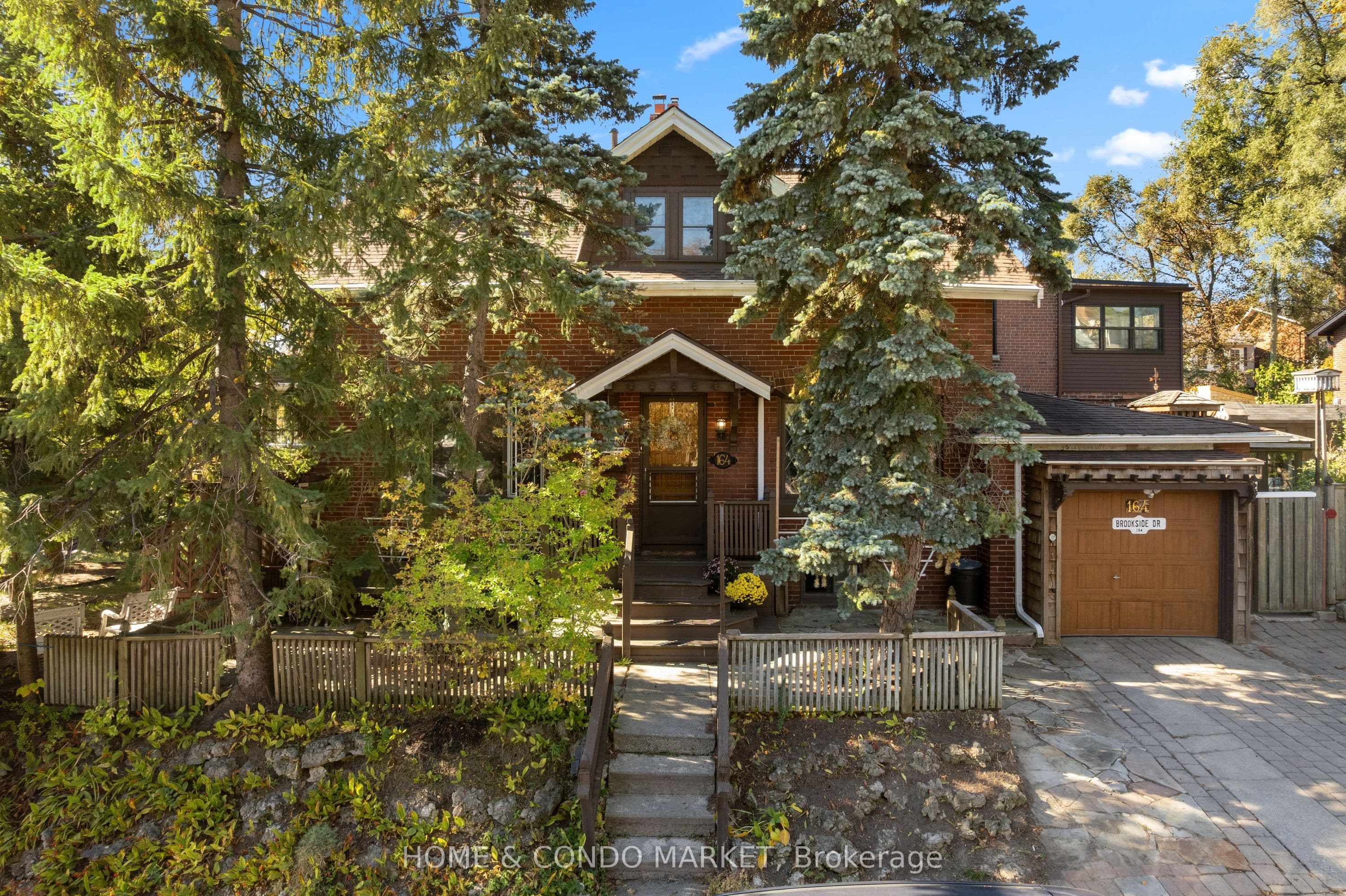 164 Brookside Drive, Toronto, ON M4E 2M4