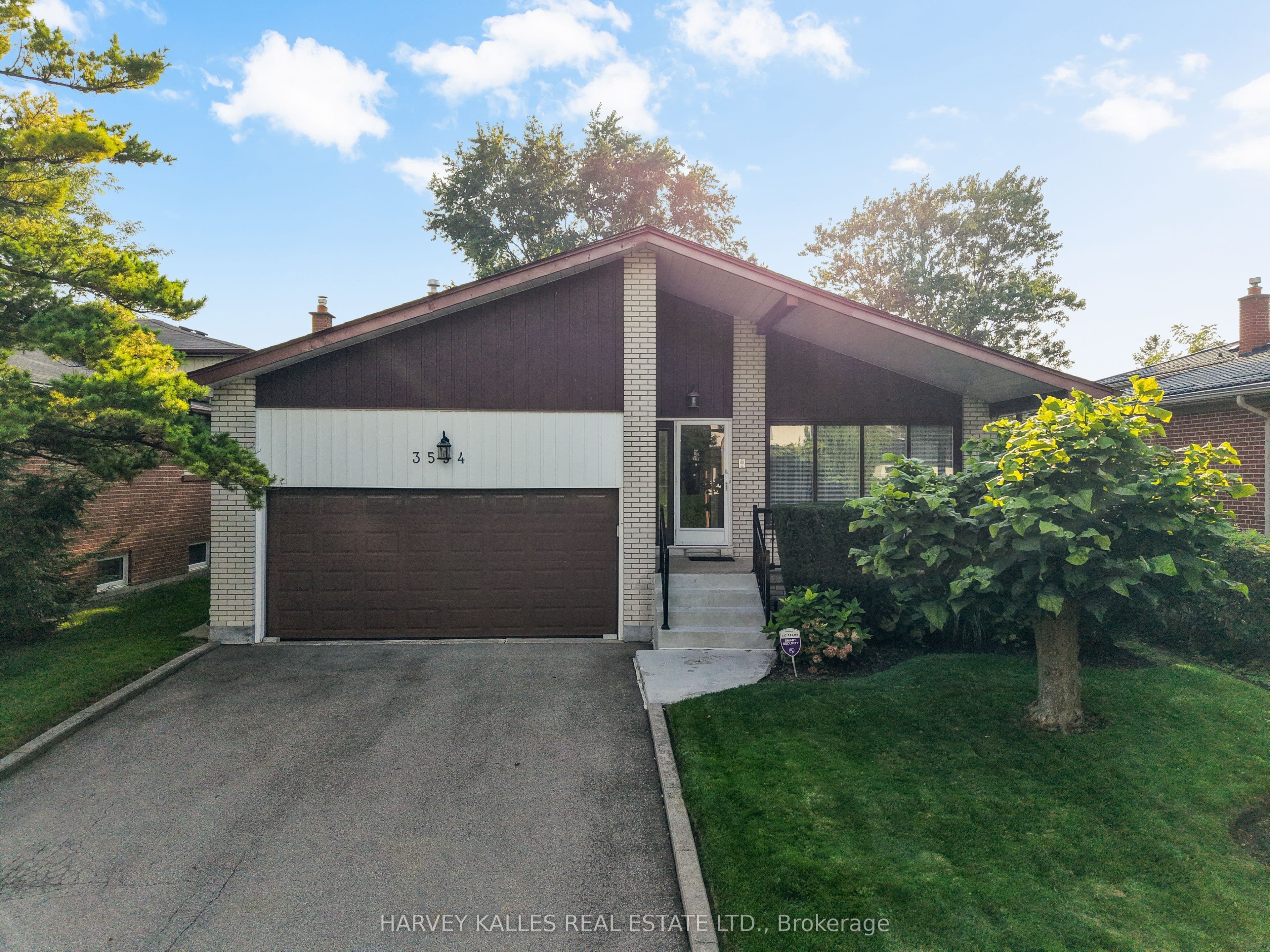 3594 Autumn Harvest Drive, Mississauga, ON L4Y 3S1