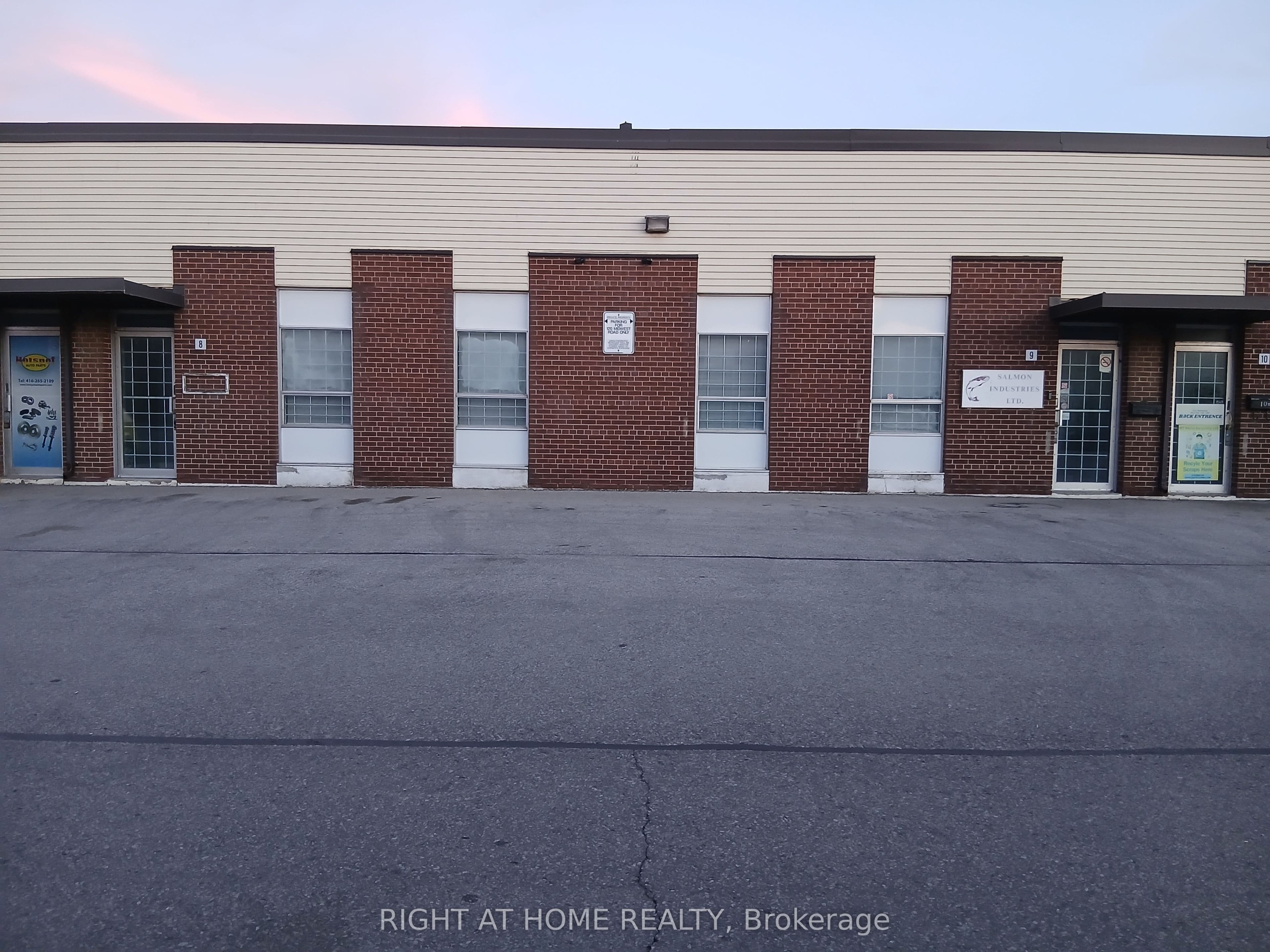 120 Midwest Road 8, Toronto, ON M1P 3B2