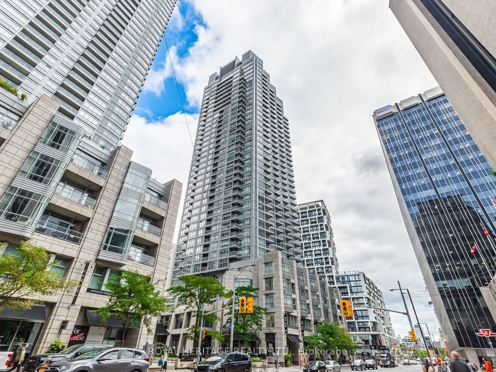2181 Yonge Street 2305, Toronto, ON M4S 3H7