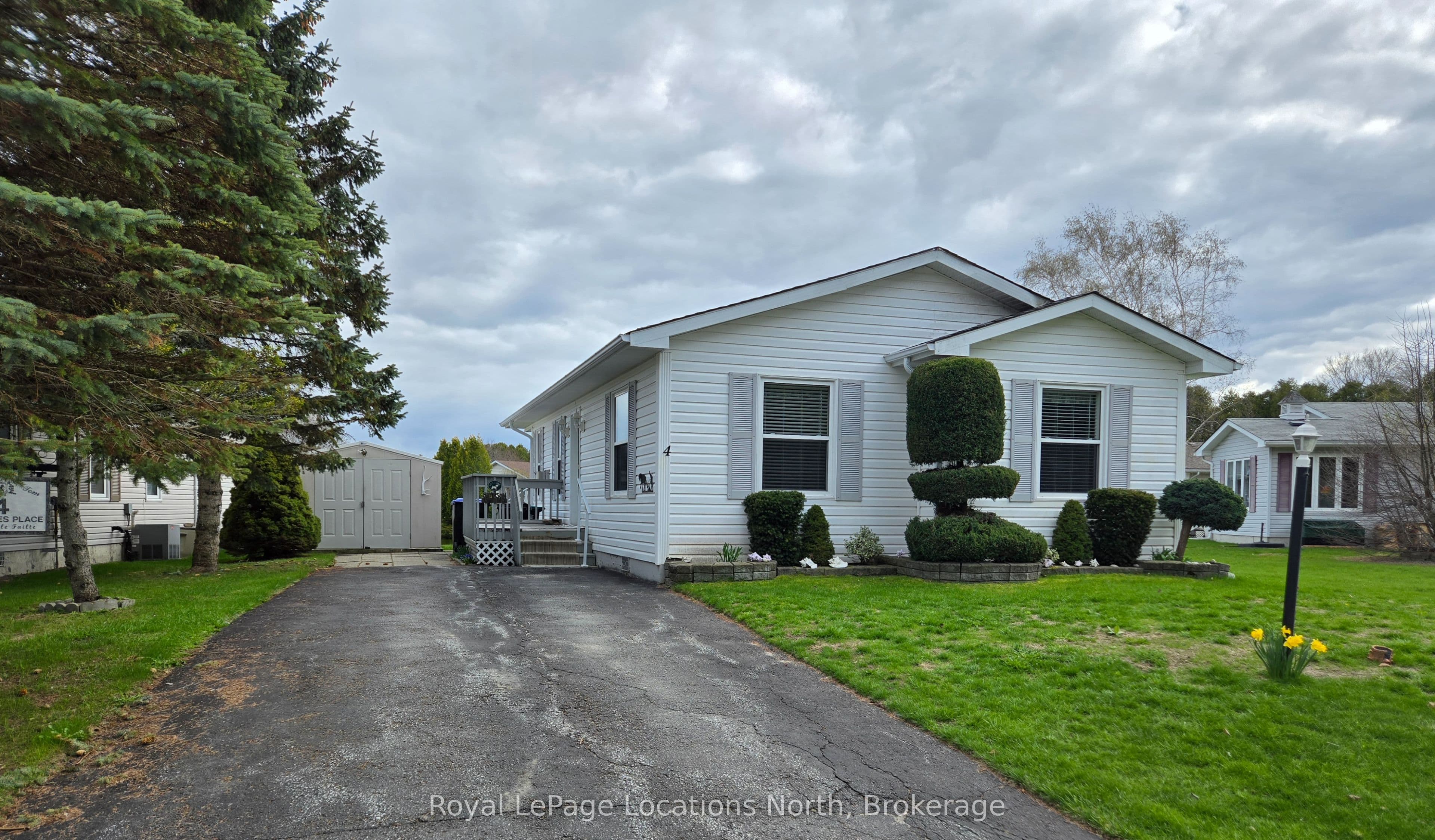 4 St James Place, Wasaga Beach, ON L9Z 3A8