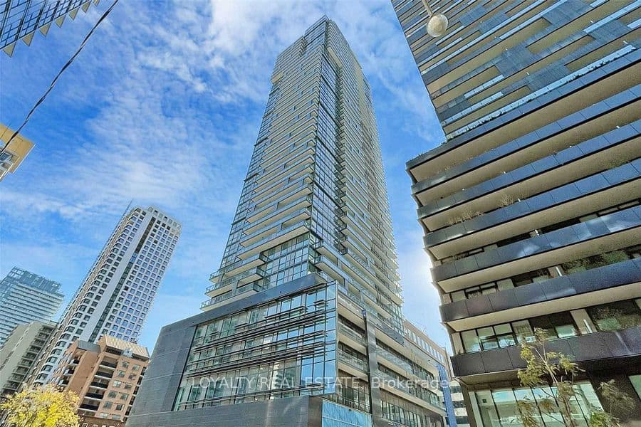 39 Roehampton Avenue 1409, Toronto, ON M4P 1P9