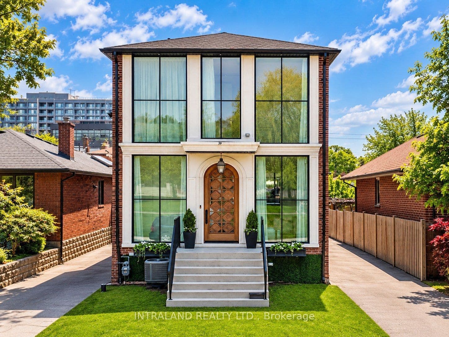 39 Chandos Avenue, Toronto, ON M6H 2E6