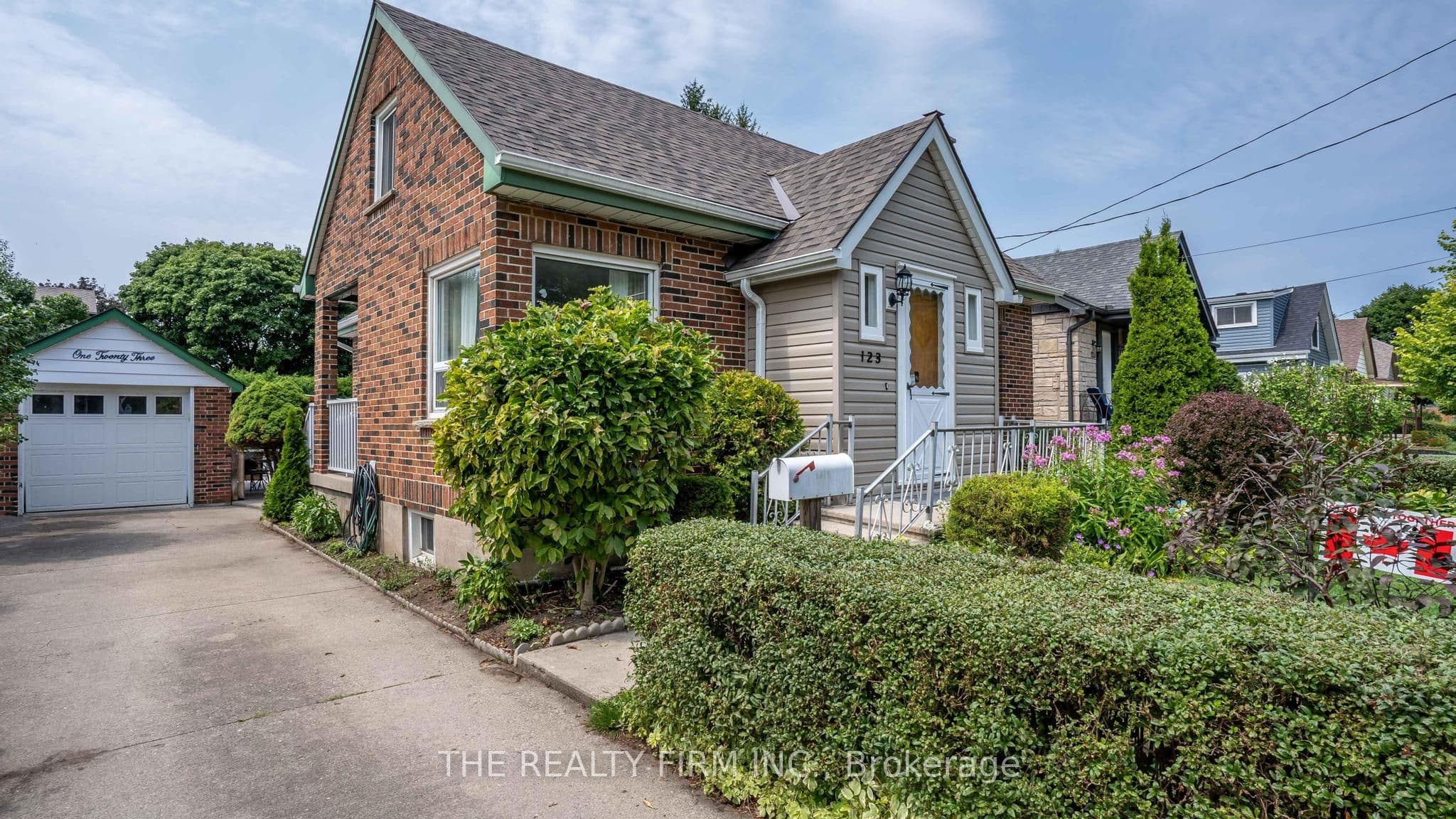 123 Elliott Street, London East, ON N5Y 2E8