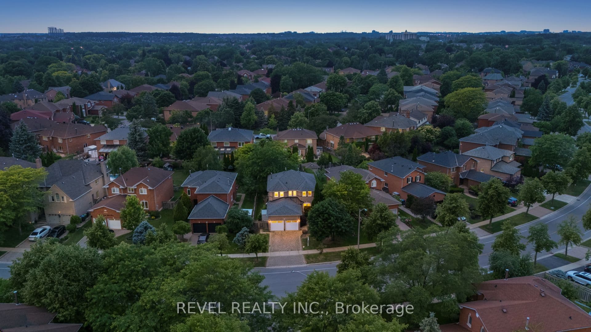 4315 Credit Pointe Drive, Mississauga, ON L5M 3J8