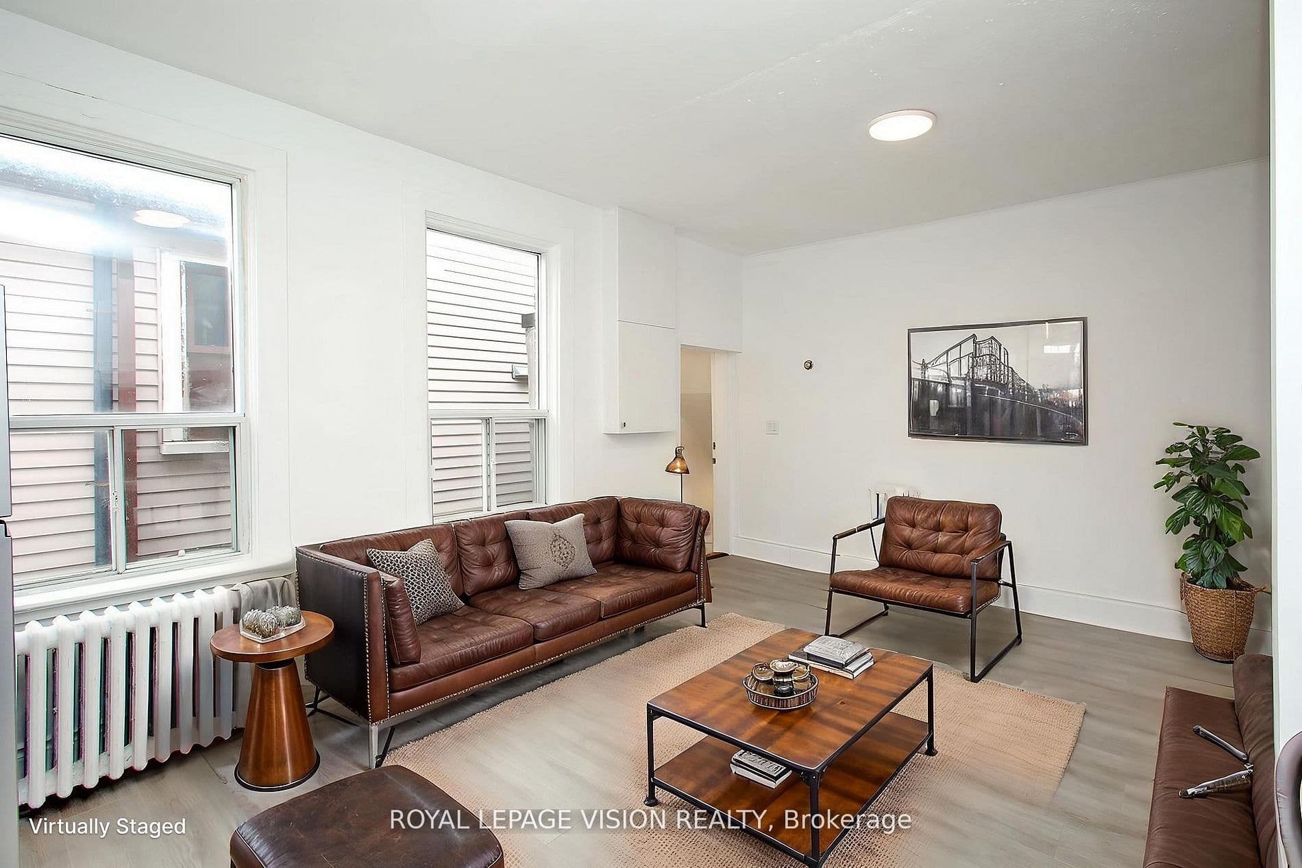 819 Pape Avenue Upper, Toronto, ON M4K 3V1
