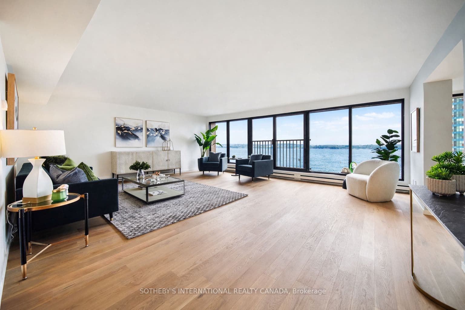 65 Harbour Square 1110, Toronto, ON M5J 2L4