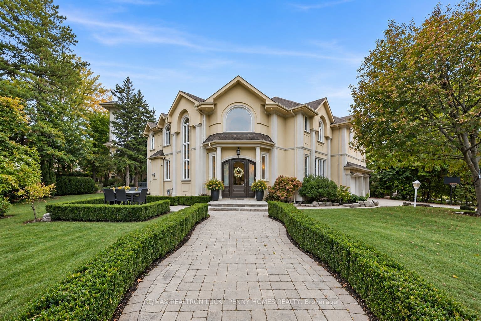 18 Donna Mae Crescent, Vaughan, ON L4J 1Z8