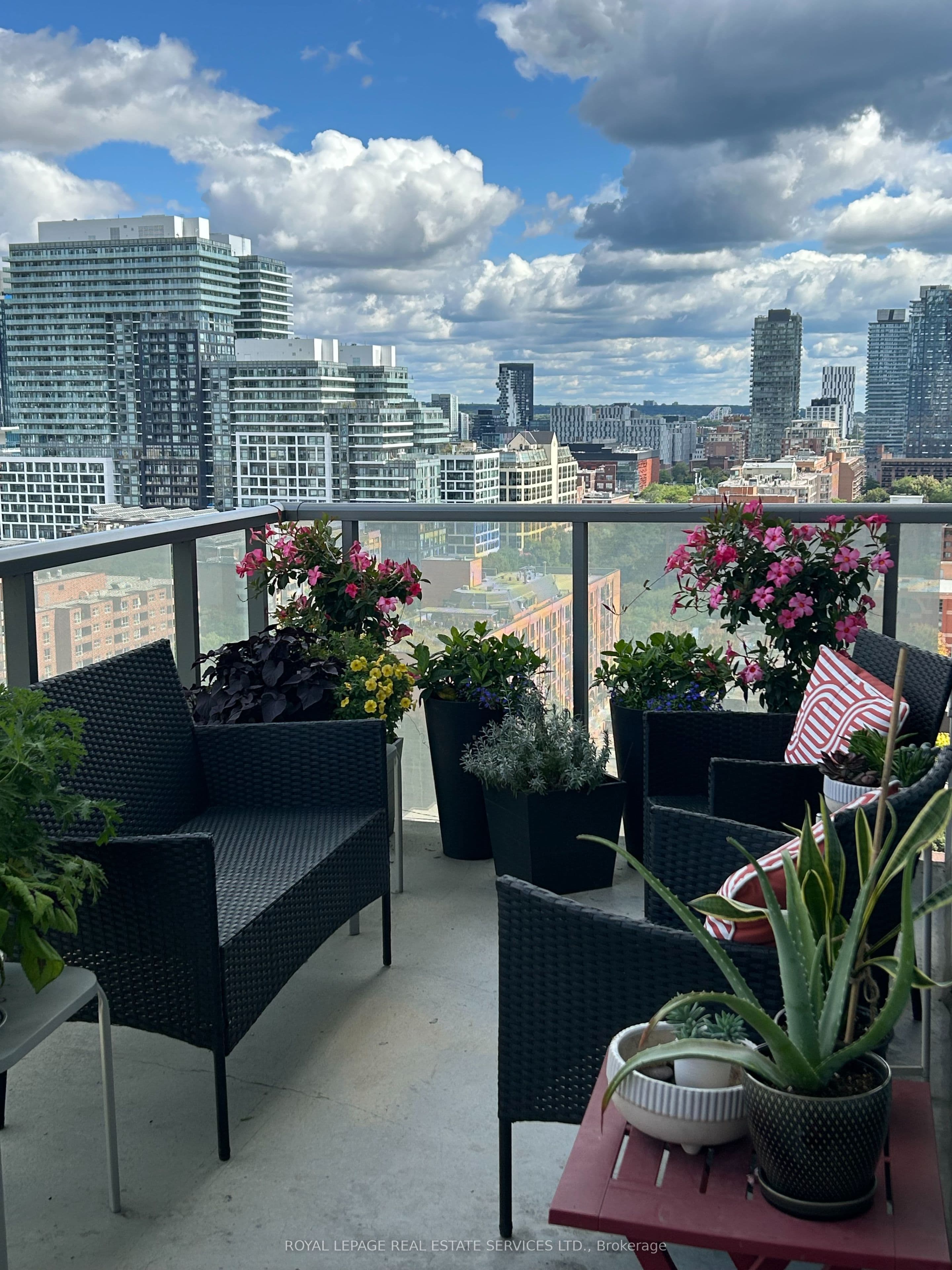 1 Market Street 1605, Toronto, ON M5E 0A2