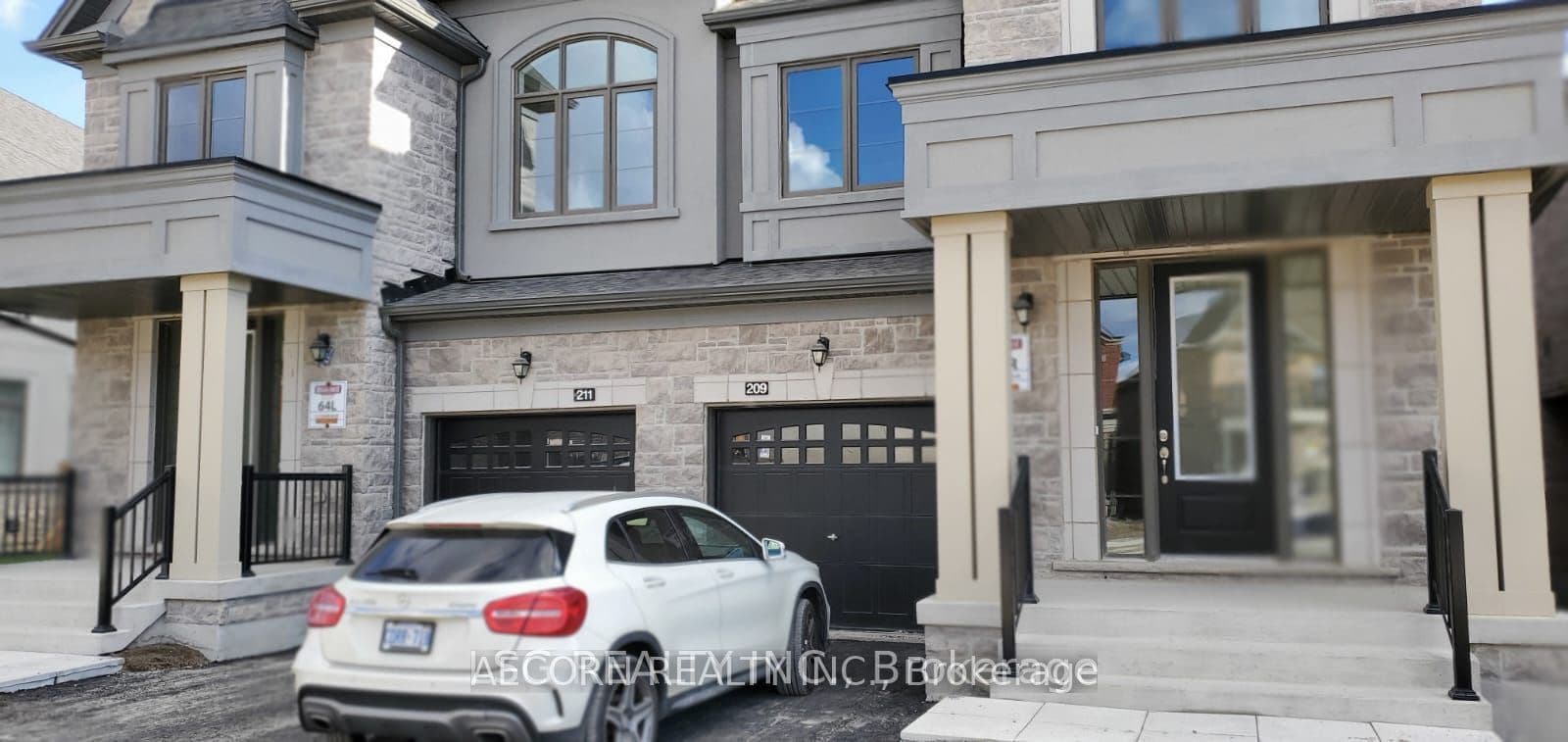 209 Thompson Drive, East Gwillimbury, ON L9N 1E2