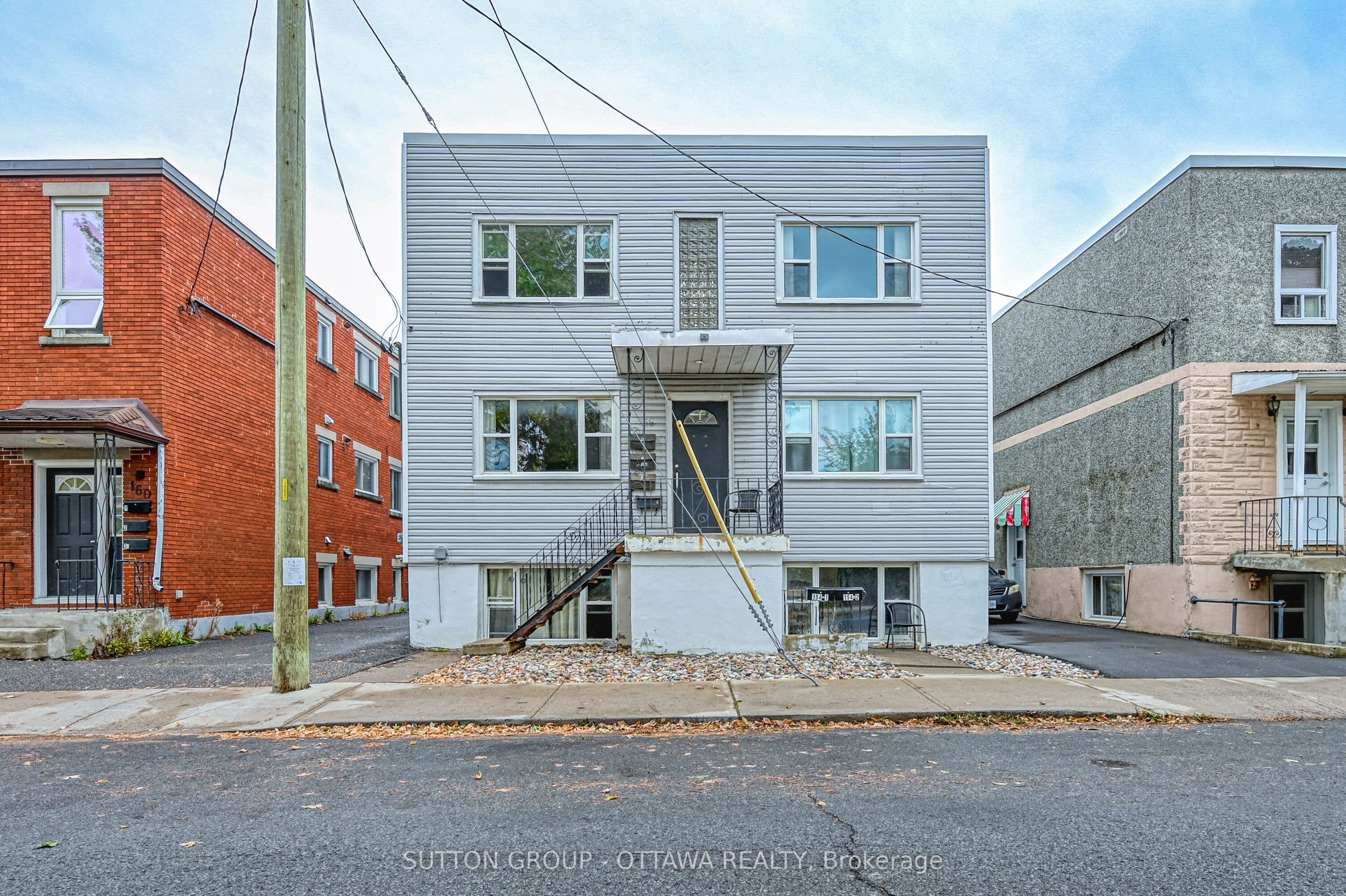 154-156 Dagmar Avenue, Vanier and Kingsview Park, ON K1L 5T2