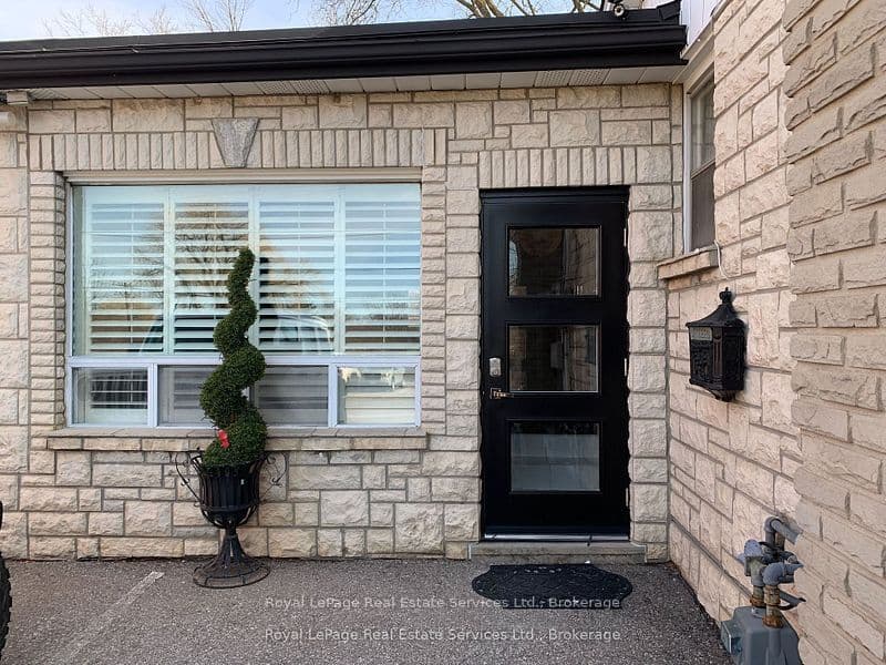 197 Broadway Street Lower Unit, Mississauga, ON L5M 1H8