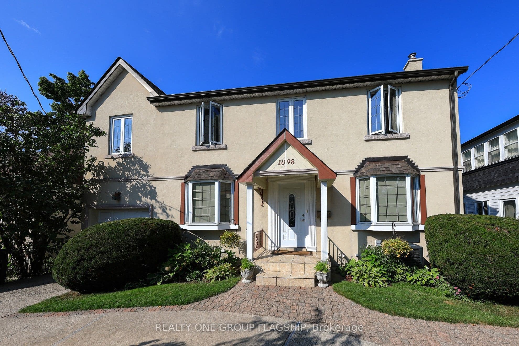 1098 Kipling Avenue, Toronto, ON M9B 3M2