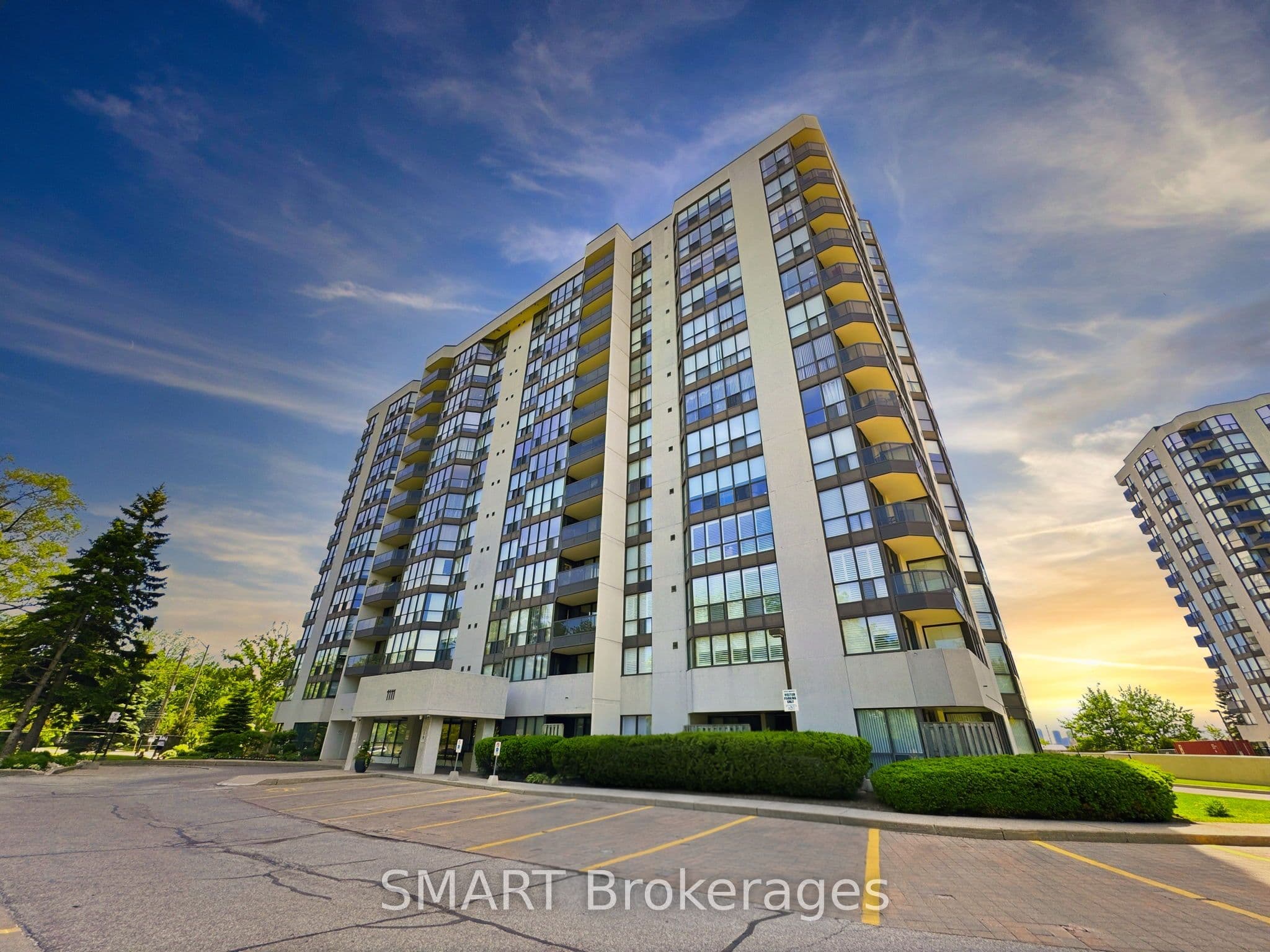 1111 Bough Beeches Boulevard 203, Mississauga, ON L4W 4N1