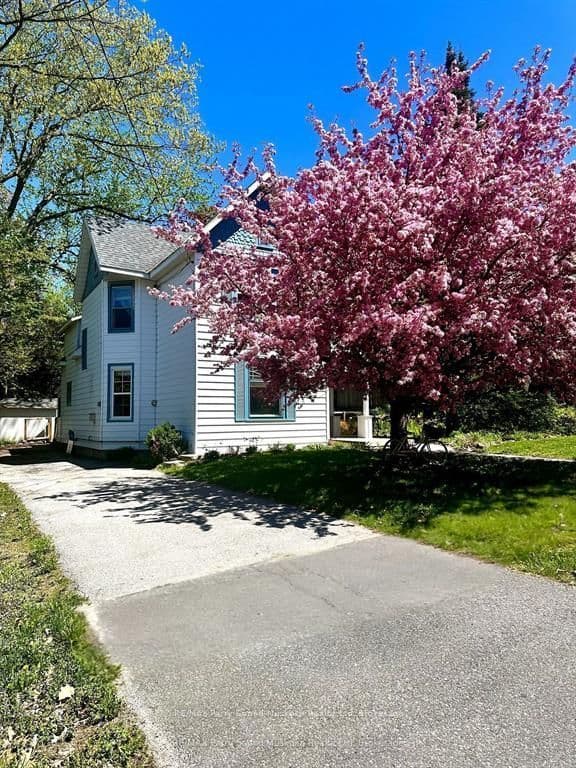 17 Waubeek Street, Parry Sound, ON P2A 1B8