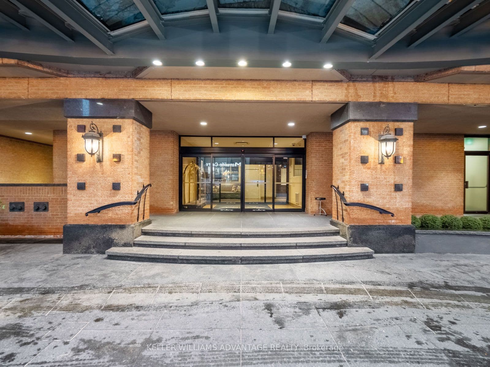 1166 Bay Street 1002, Toronto, ON M5S 2X8