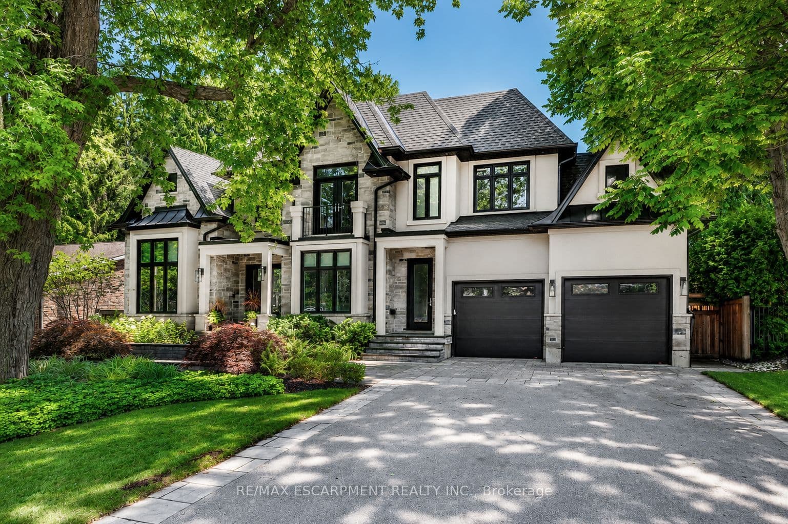 71 Lloyminn Avenue, Hamilton, ON L9G 1H4