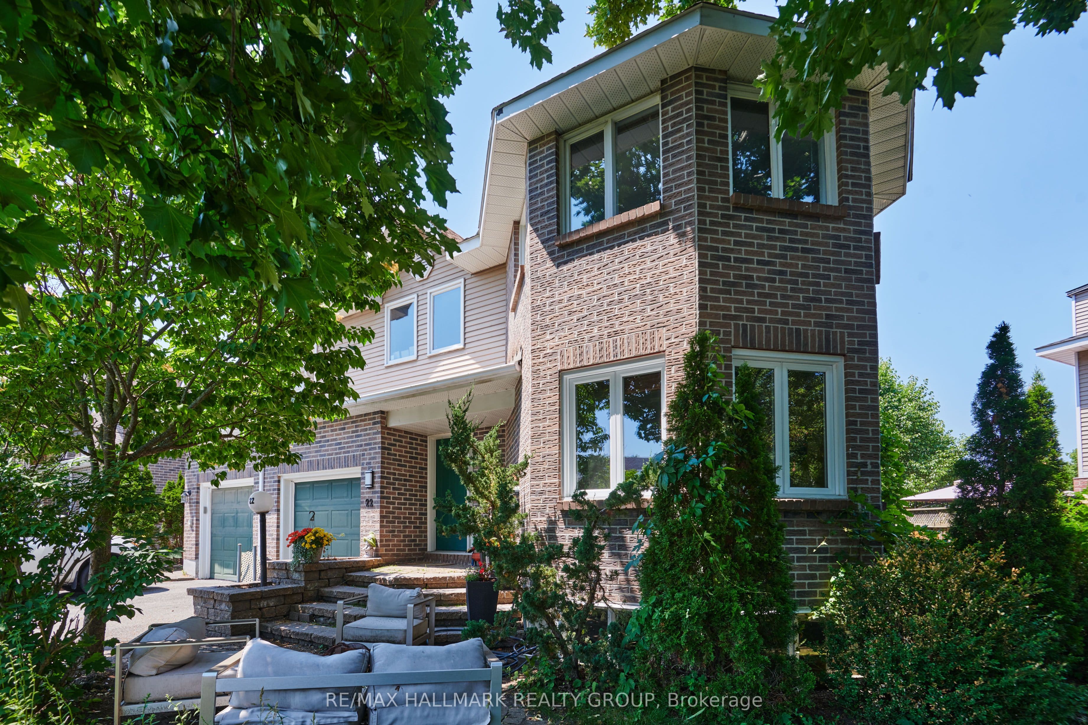 22 Terrace Drive, Bells Corners and South to Fallowfield, ON K2H 9N2