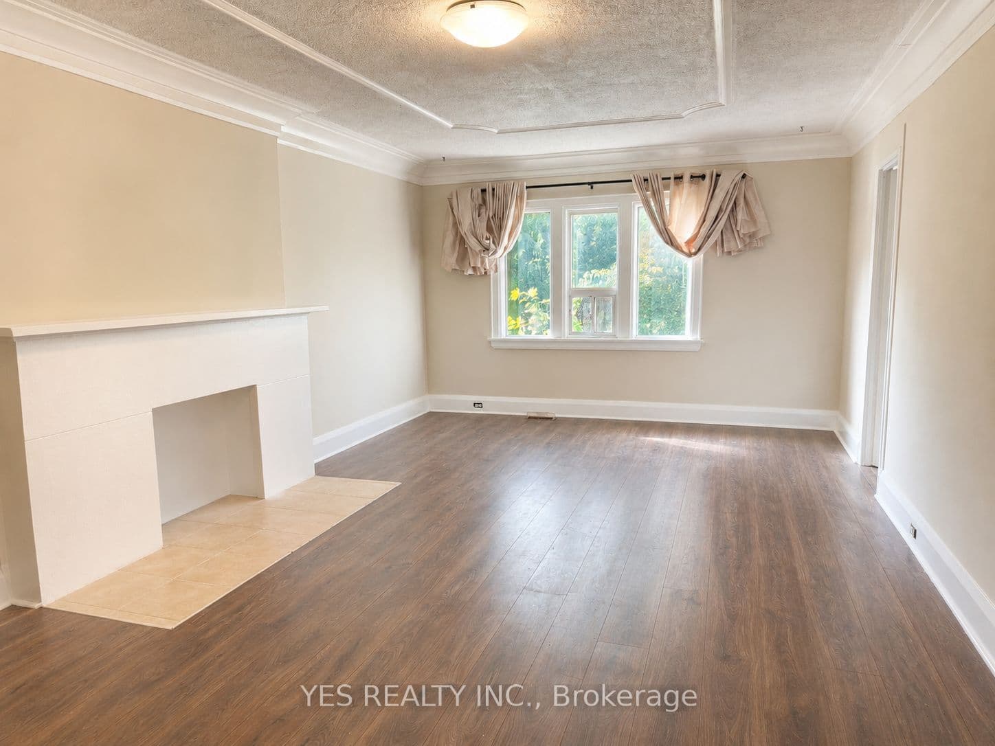 199 North Service Road, Mississauga, ON L5A 1A4