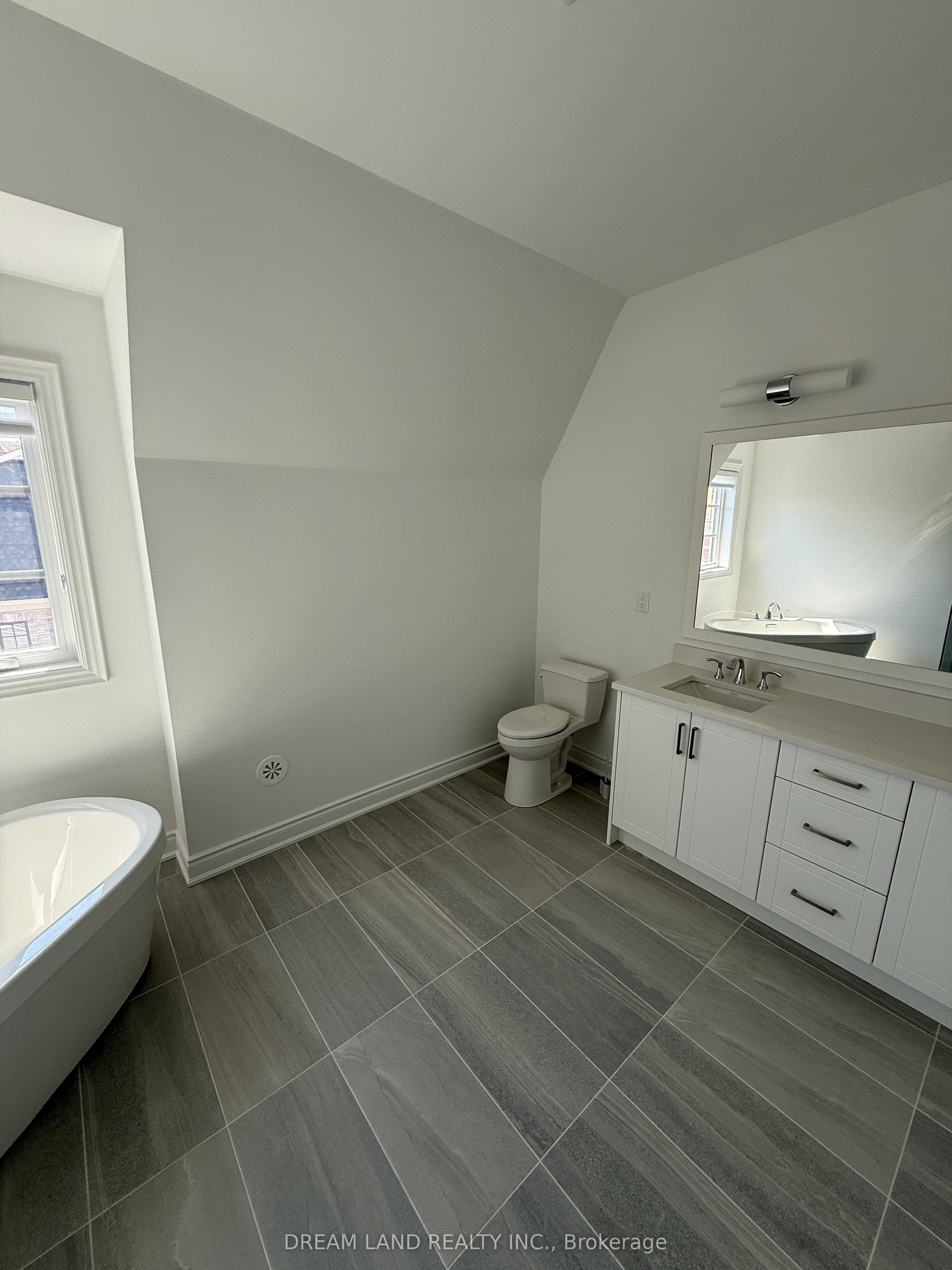 70 Lunar Crescent 193, Mississauga, ON L6M 2P6