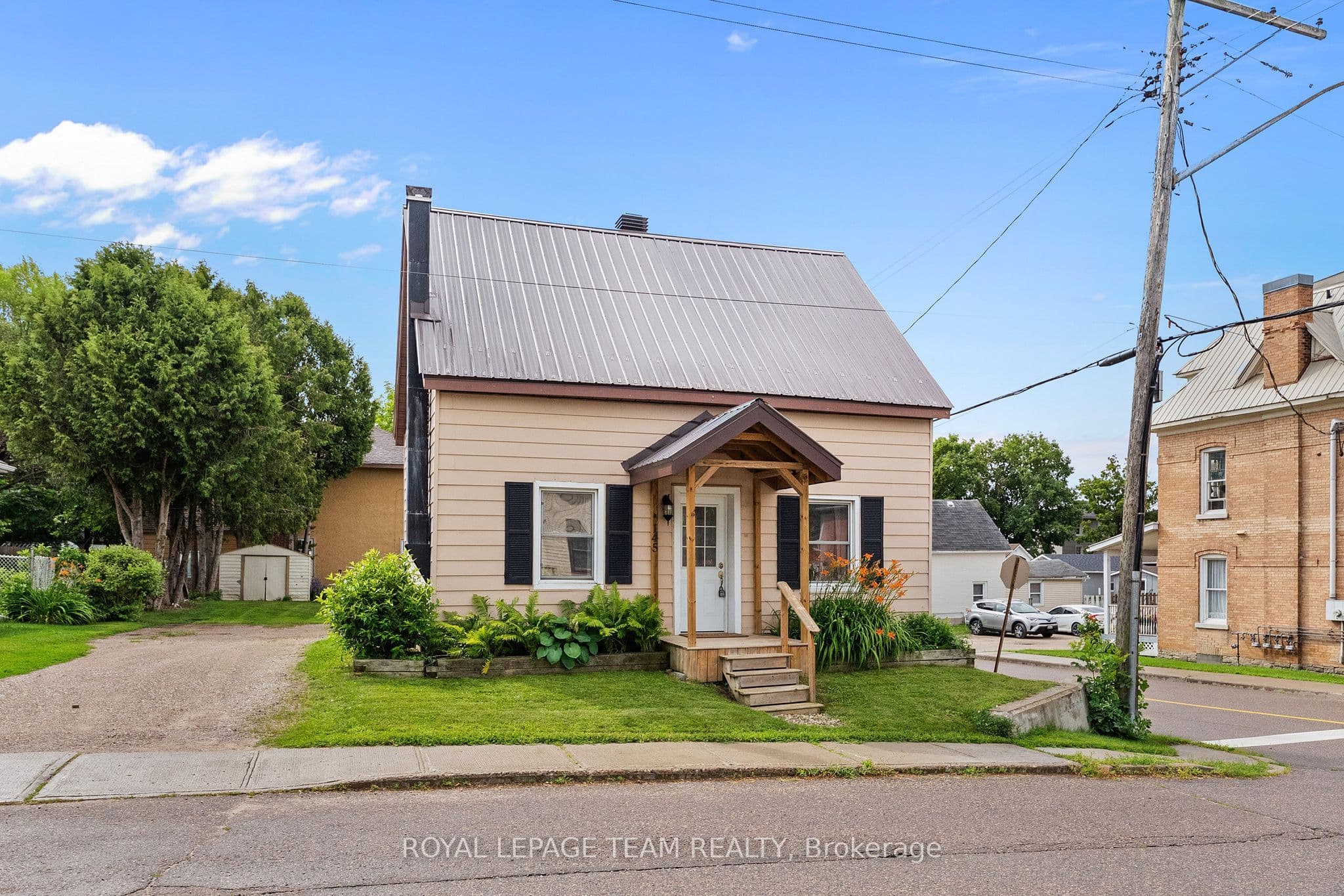 145 Munroe Avenue W, Renfrew, ON K7V 3L2