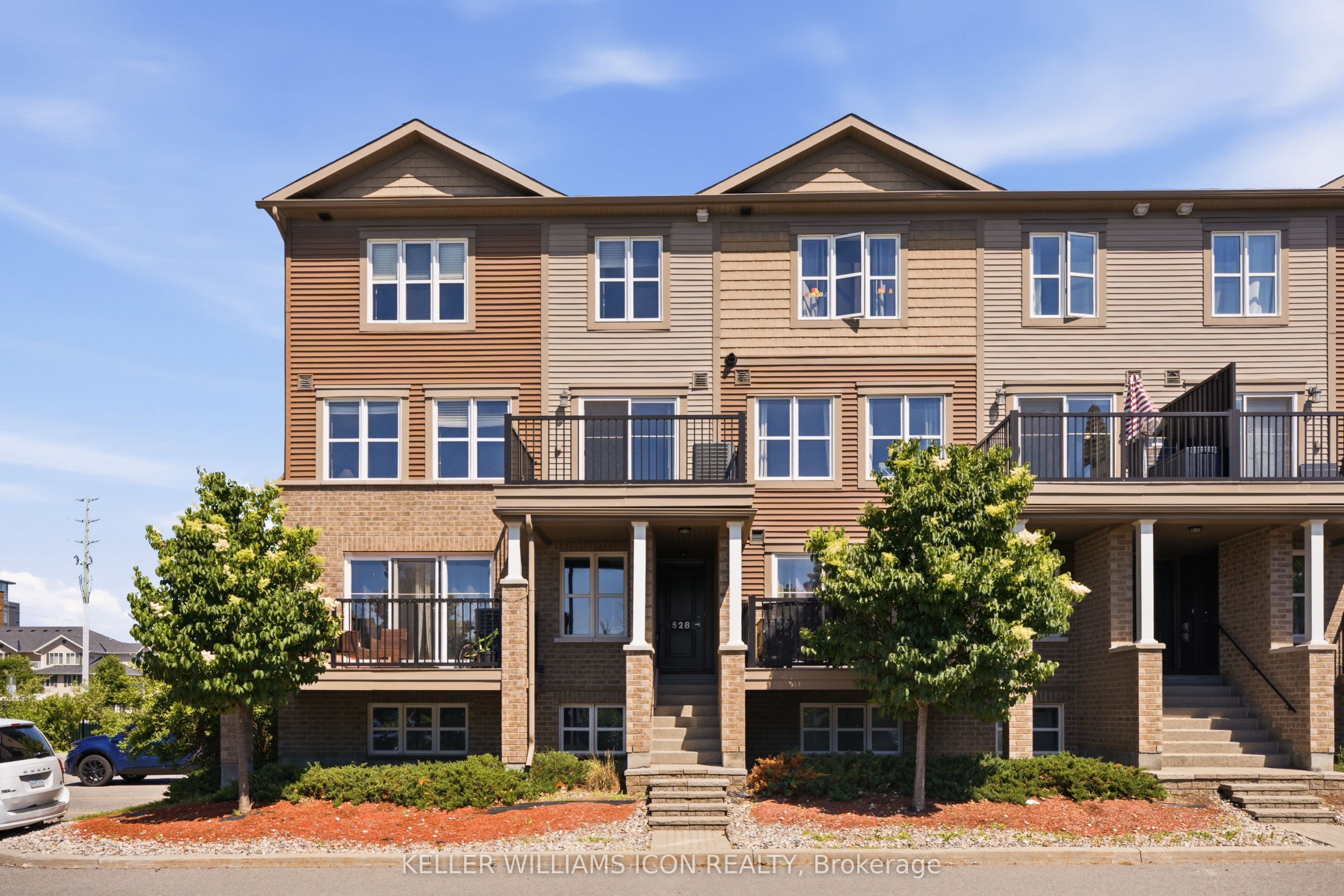 528 Clearbrook Drive, Barrhaven, ON K2J 5X5
