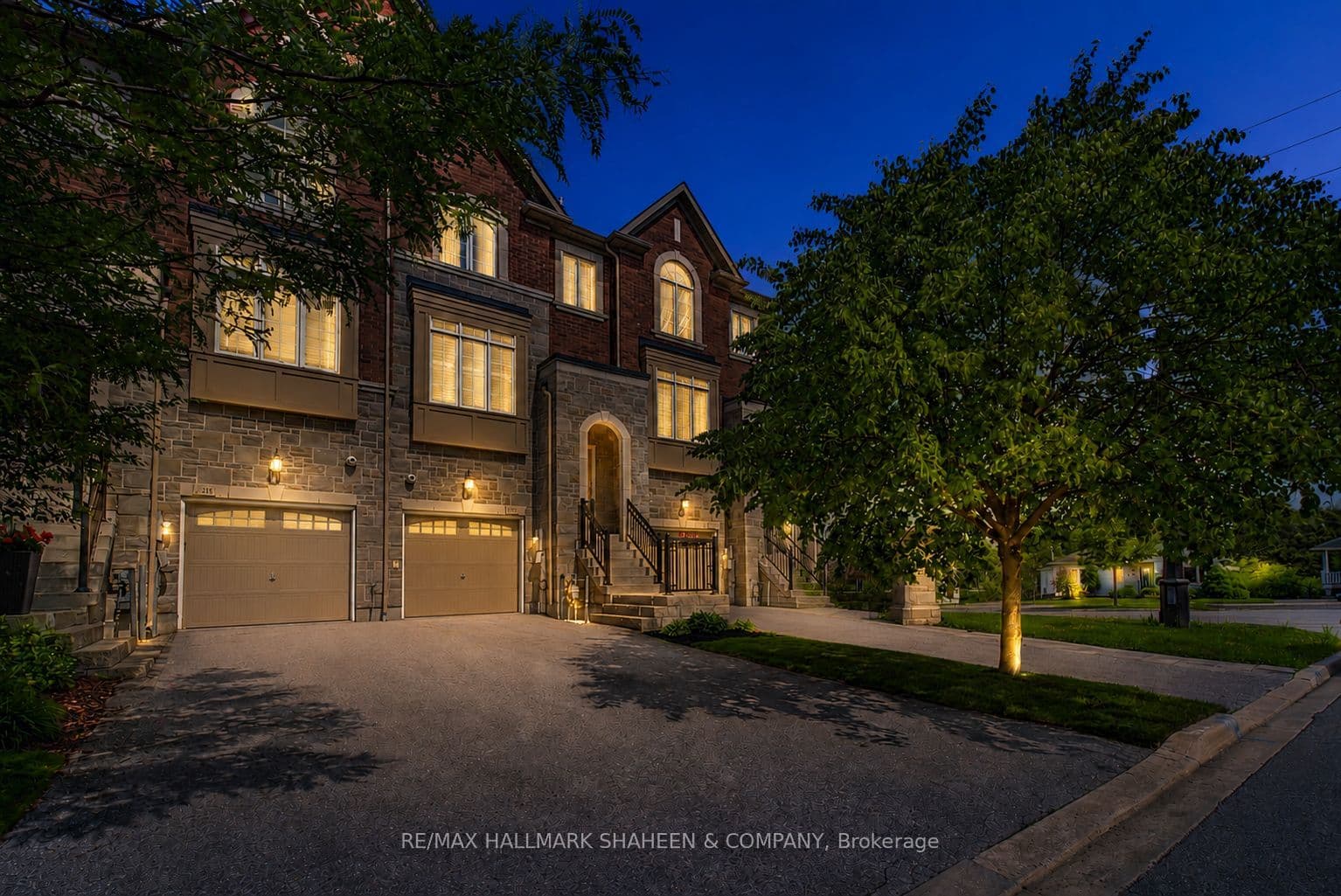 211 Appleton Court, Newmarket, ON L3Y 0B8