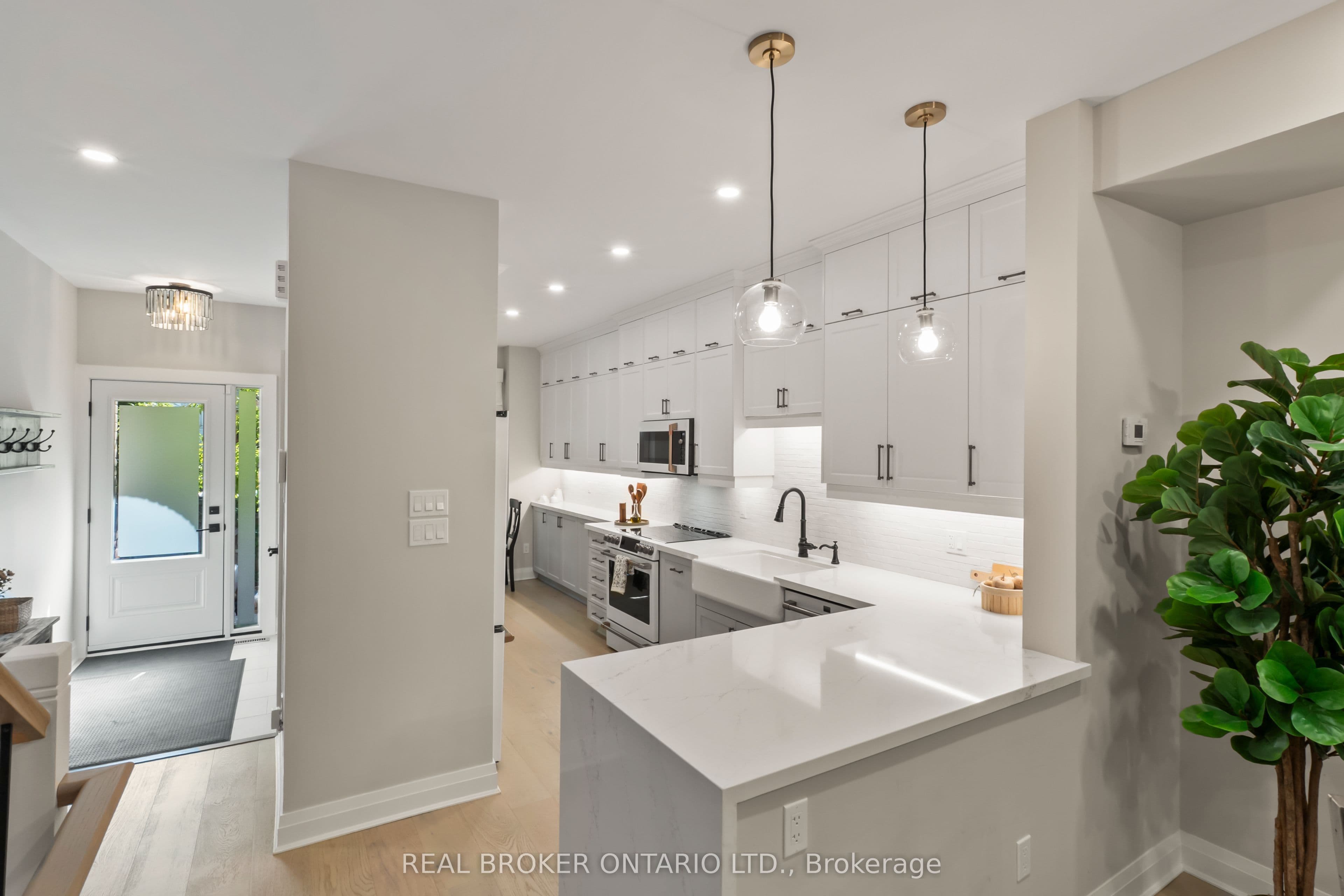 12 St. James Court, Toronto, ON M4X 1X4